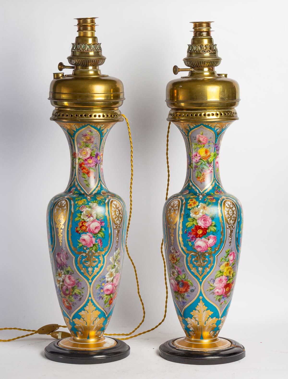 Important Pair of Baccarat Opaline Vases 3