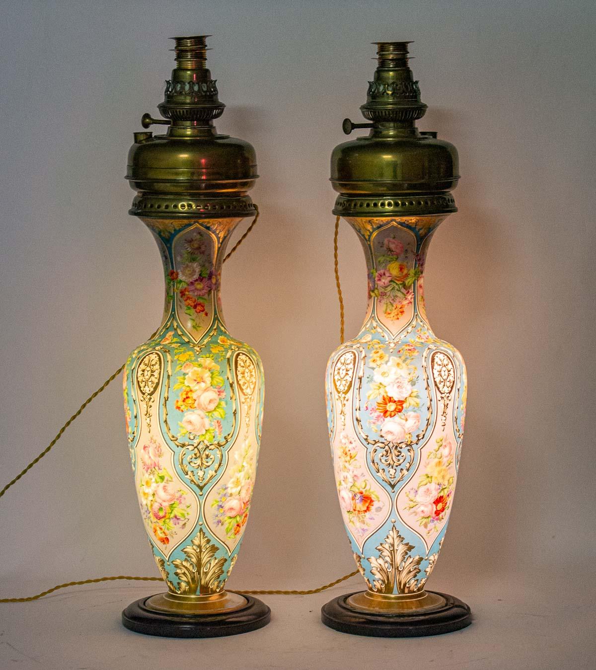 Important Pair of Baccarat Opaline Vases 4