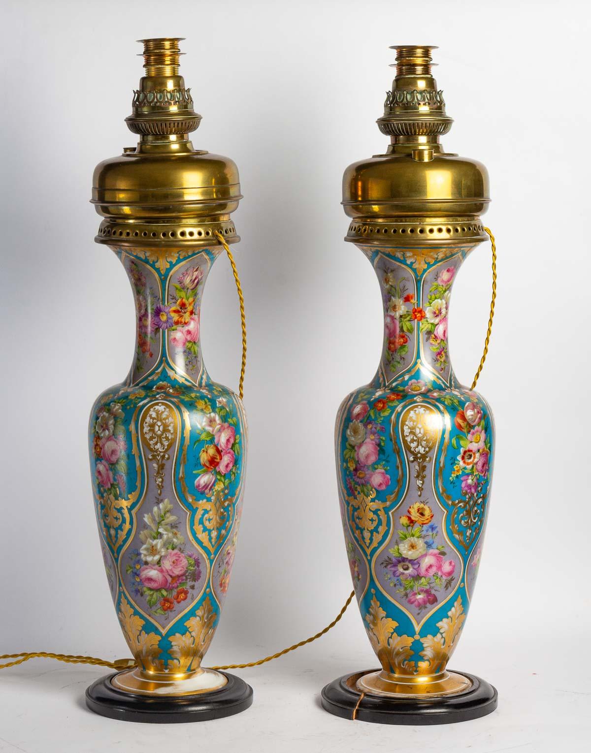 Important Pair of Baccarat Opaline Vases 2