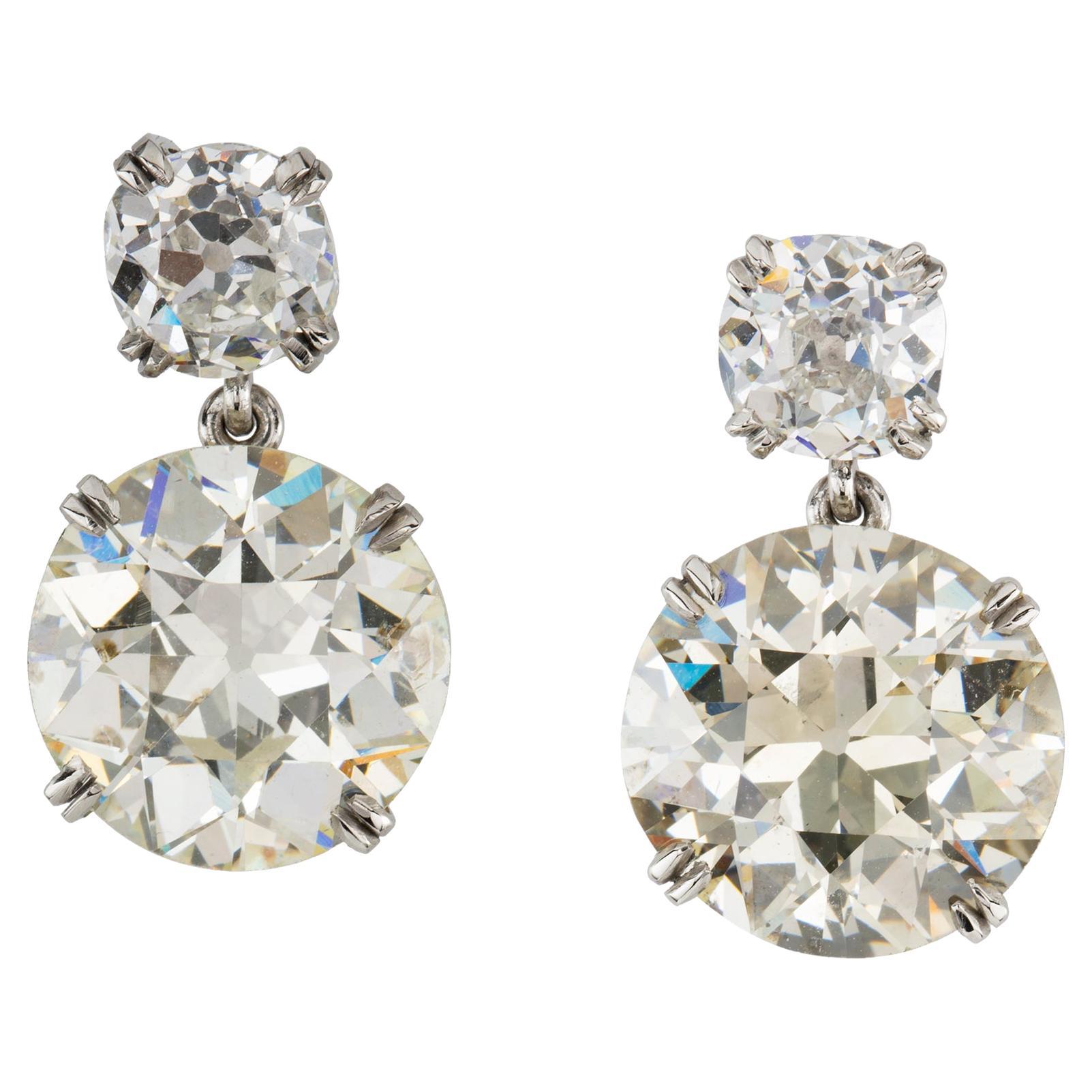 Important Pair of Diamond Drop Earrings For Sale
