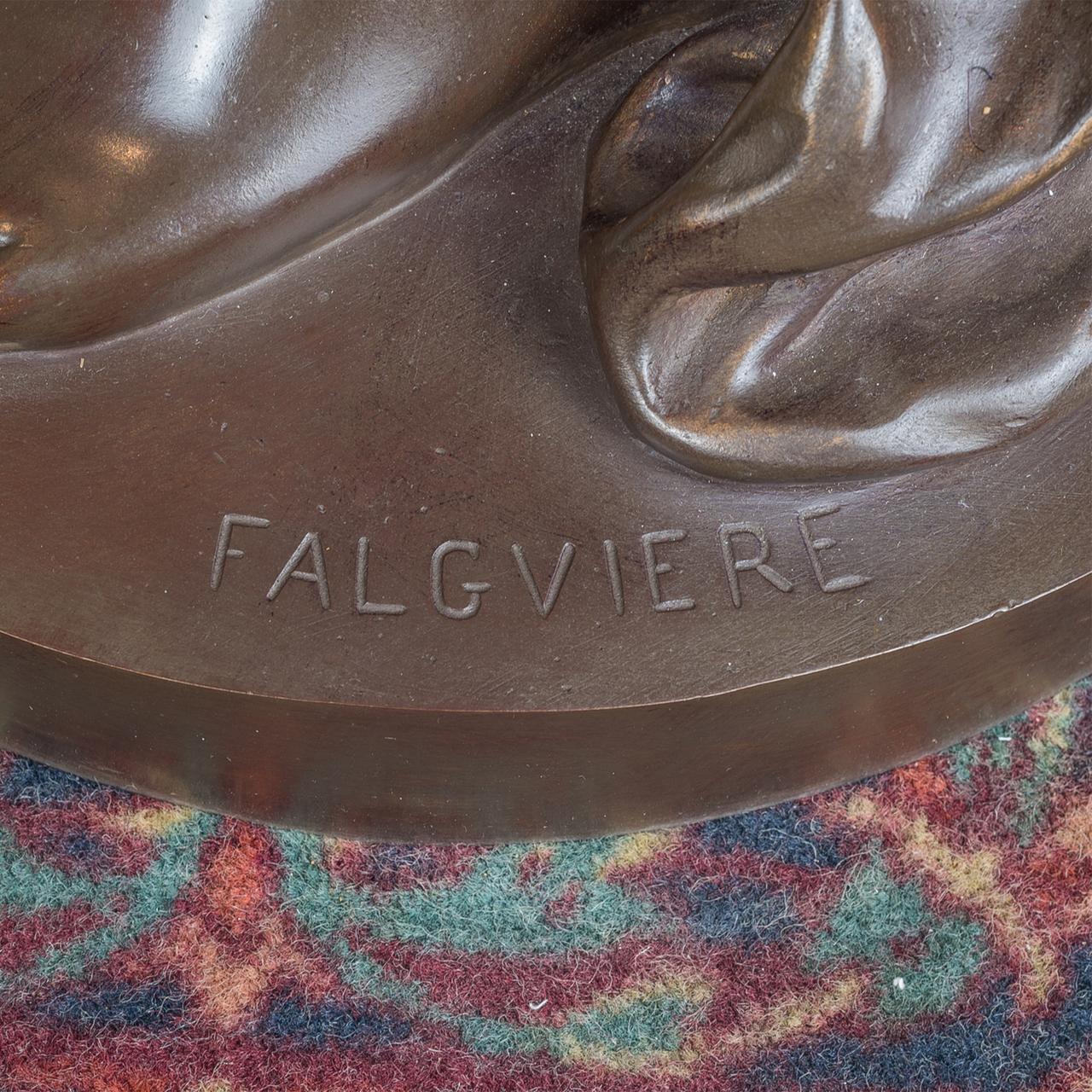 Importante paire de torchères monumentales figuratives en bronze patiné et doré à la feuille Bon état - En vente à New York, NY