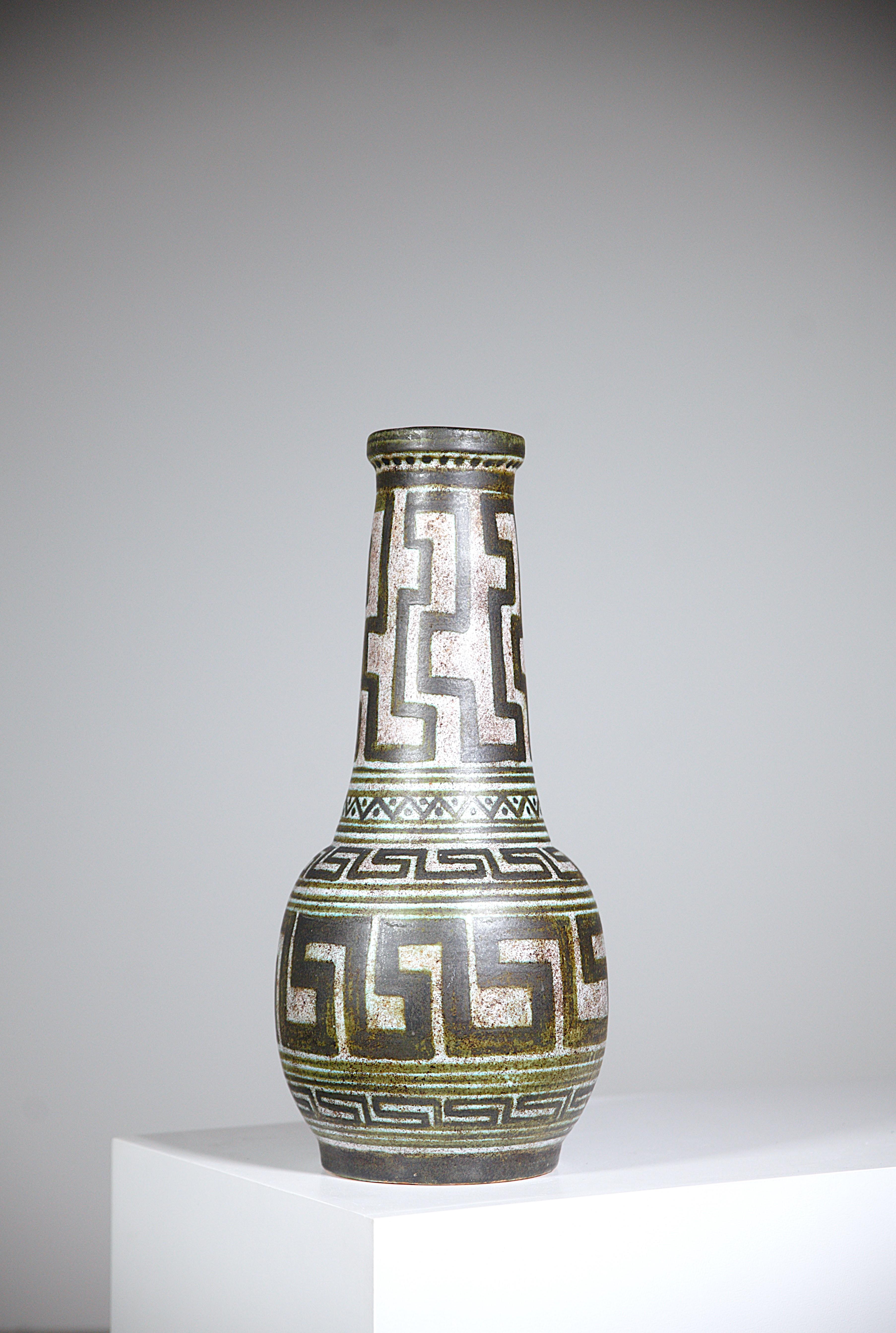 Francese Un importante vaso primitivo in ceramica di La Grange aux Potiers Francia anni '60 in vendita