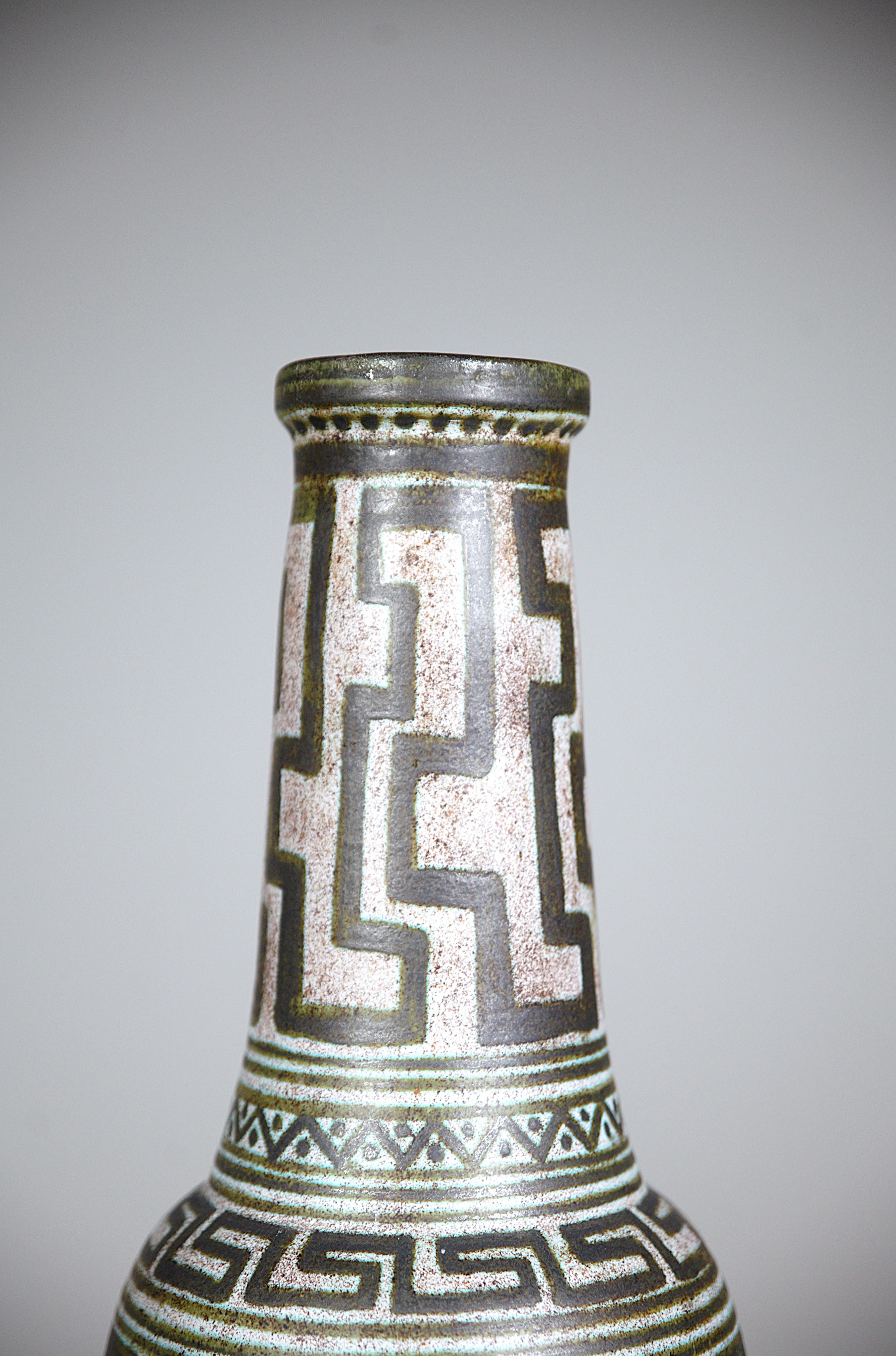 Metà XX secolo Un importante vaso primitivo in ceramica di La Grange aux Potiers Francia anni '60 in vendita