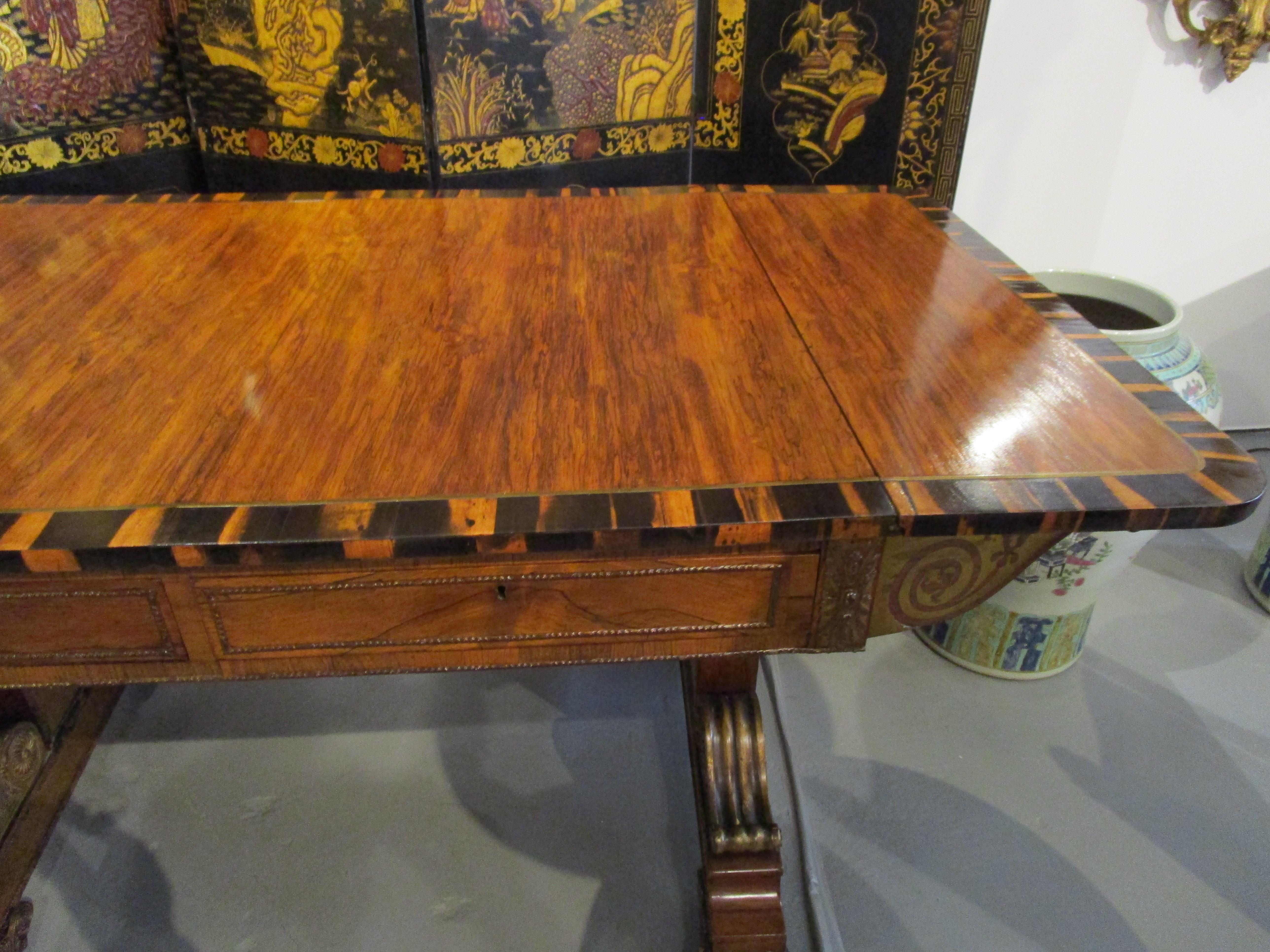 Une importante table de canapé Regency de George Smith . Gillows Londres. Bois exotiques en vente 4
