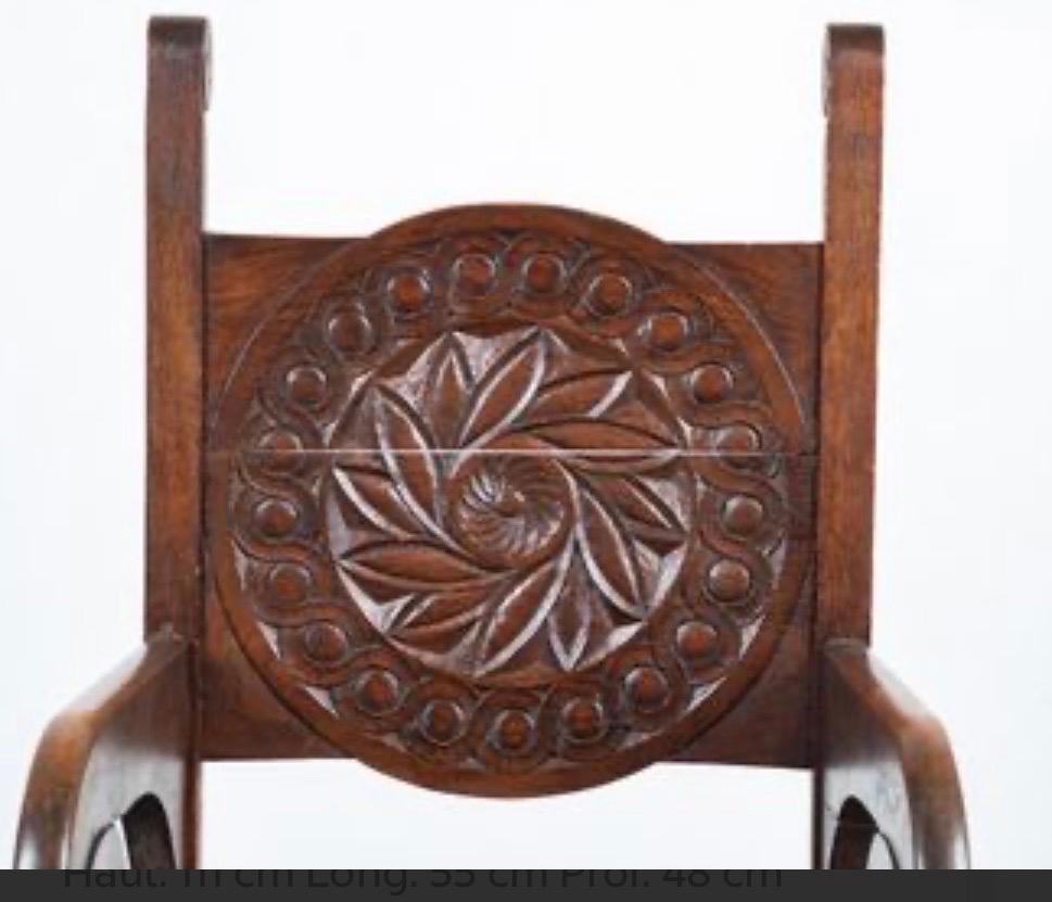 Mid-Century Modern un important fauteuil sculpté en Oak Oak par Jacques PHILIPPE en vente