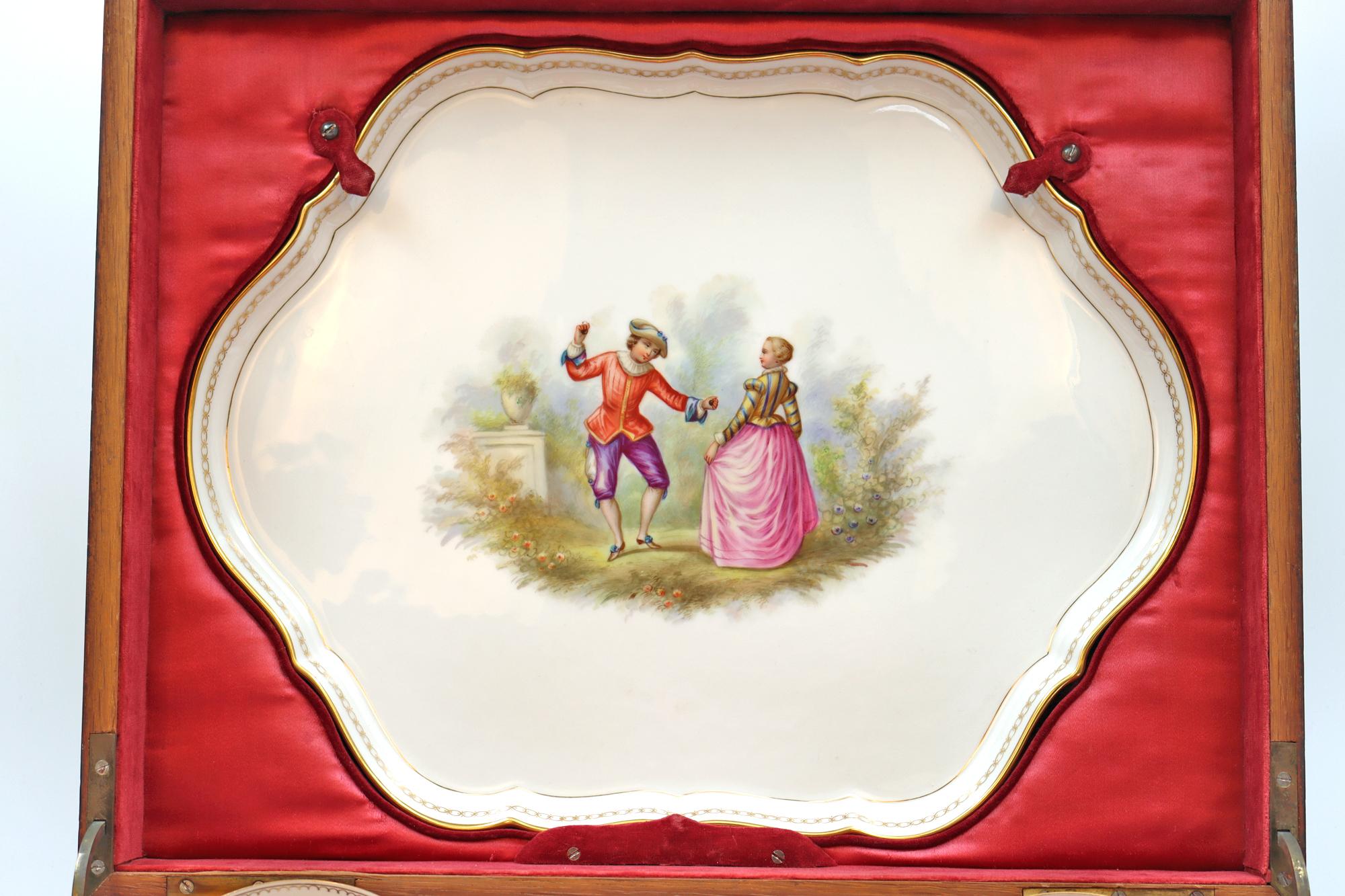 Important Sèvres Porcelain Box 2