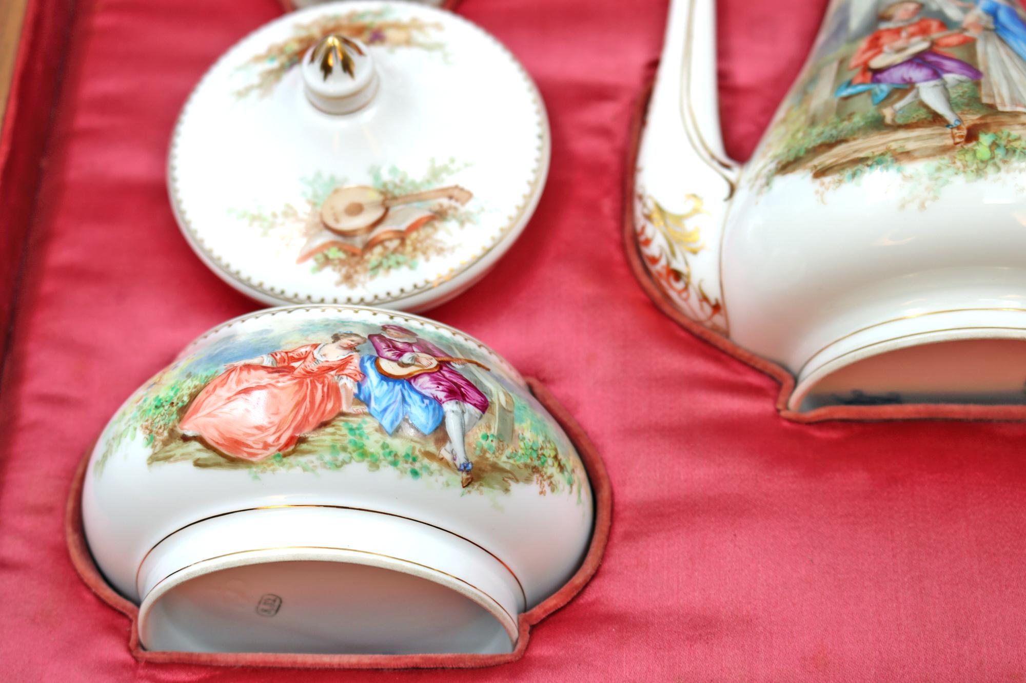 Important Sèvres Porcelain Box 3