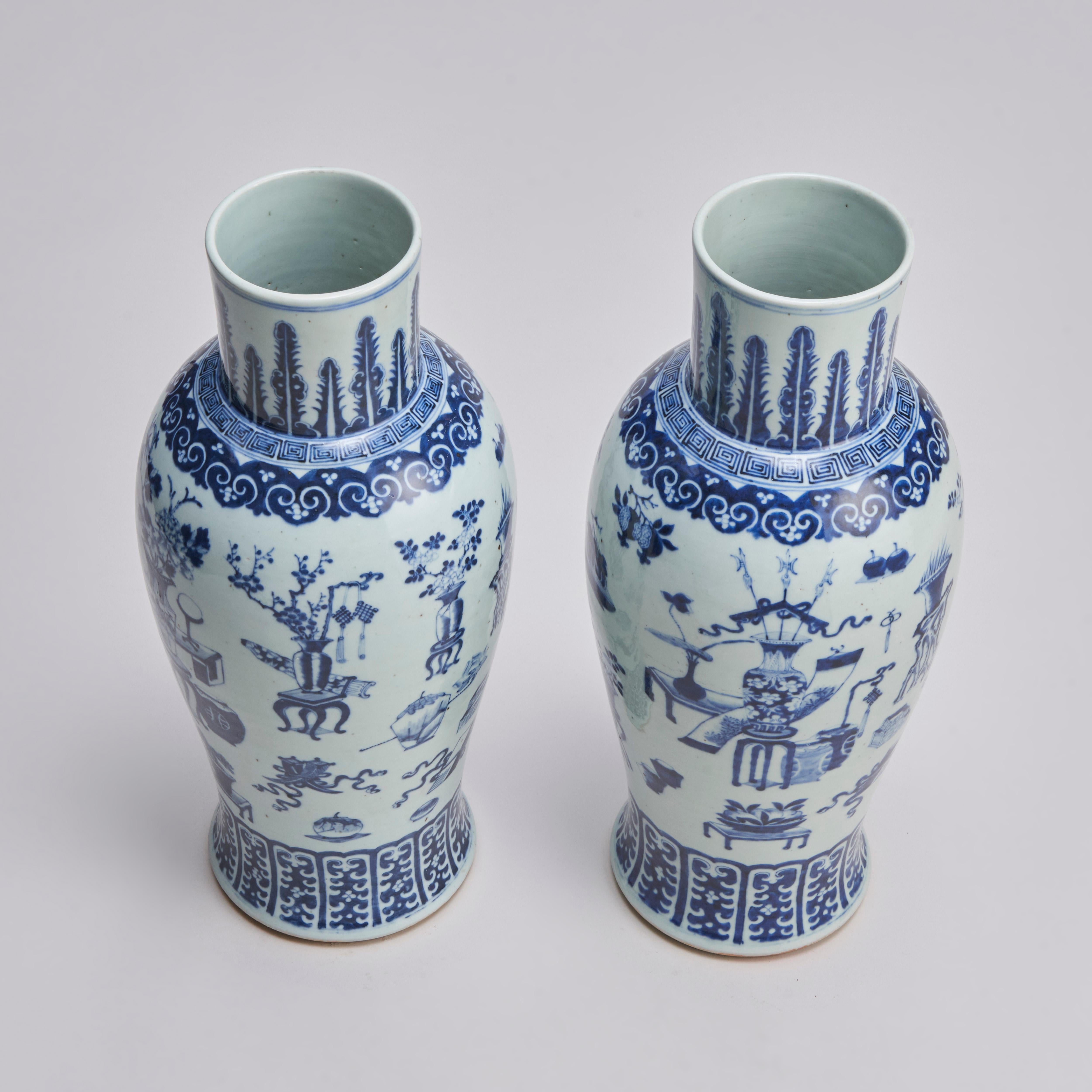 19th Century An imposing (59cm in height) pair of 19th C baluster-form blue and white vases For Sale