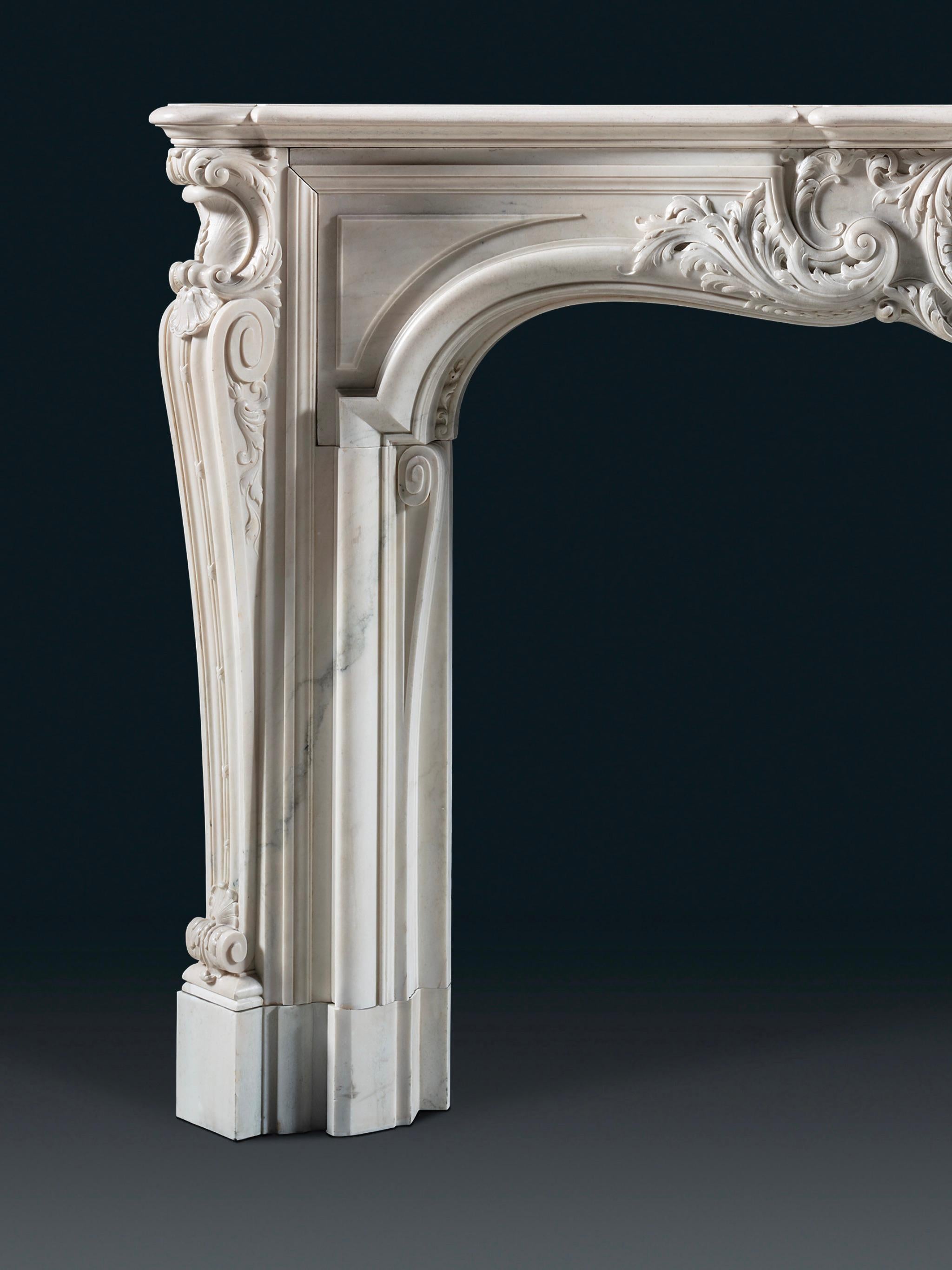 An Imposing and Important antique Louis XV Period Statuary Marble Chimneypiece In Good Condition For Sale In London, GB