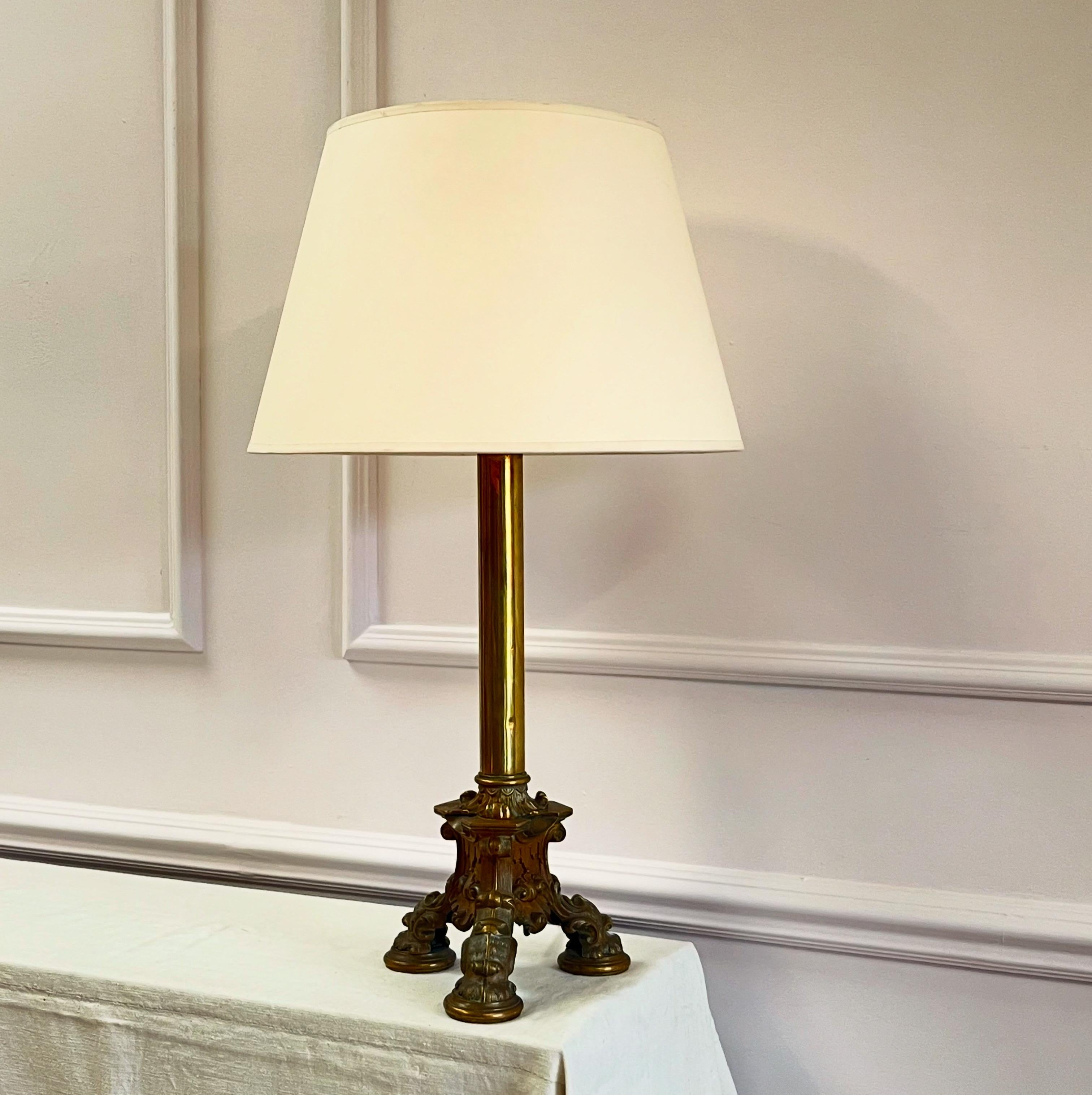 Imposante lampe à colonne en laiton Bon état - En vente à London, GB