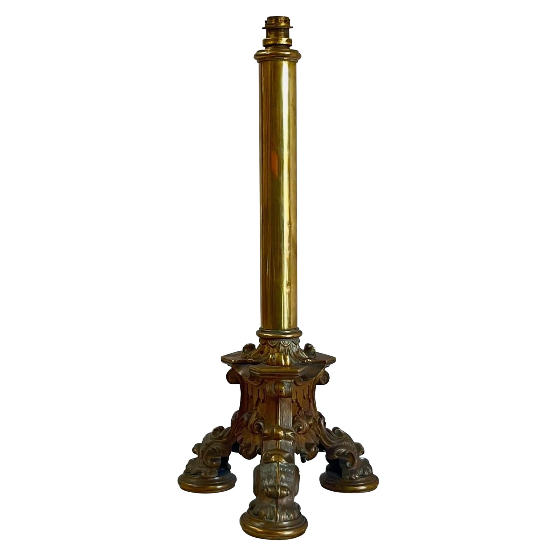 Imposante lampe à colonne en laiton en vente
