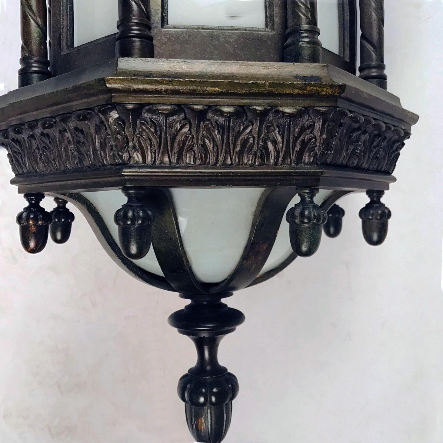 Imposing Pair of Bronze Wall-Mounted Exterior Lanterns In Good Condition In Montreal, QC