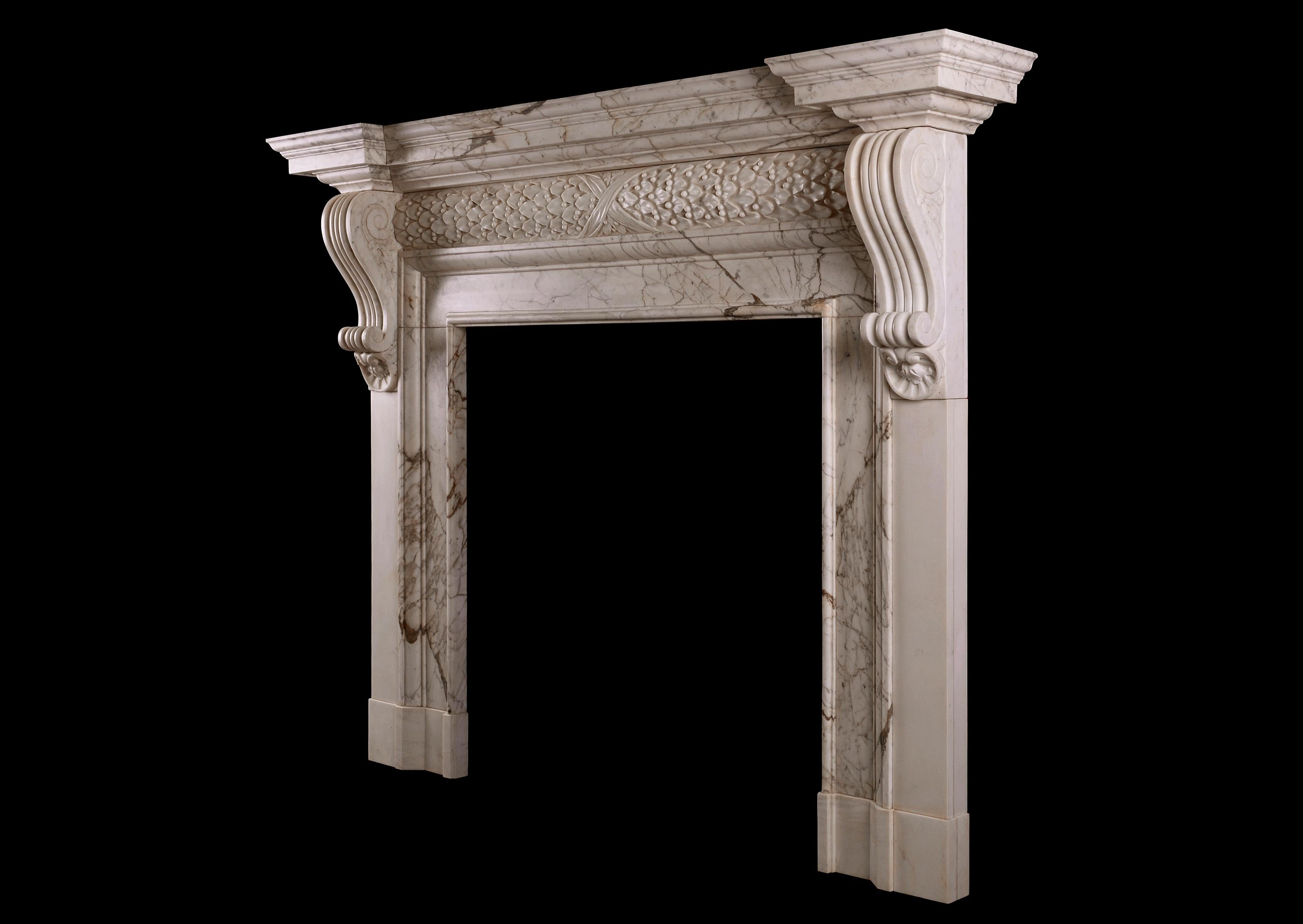 Imposing Period Georgian Fireplace in Calacatta Oro Marble In Good Condition For Sale In London, GB