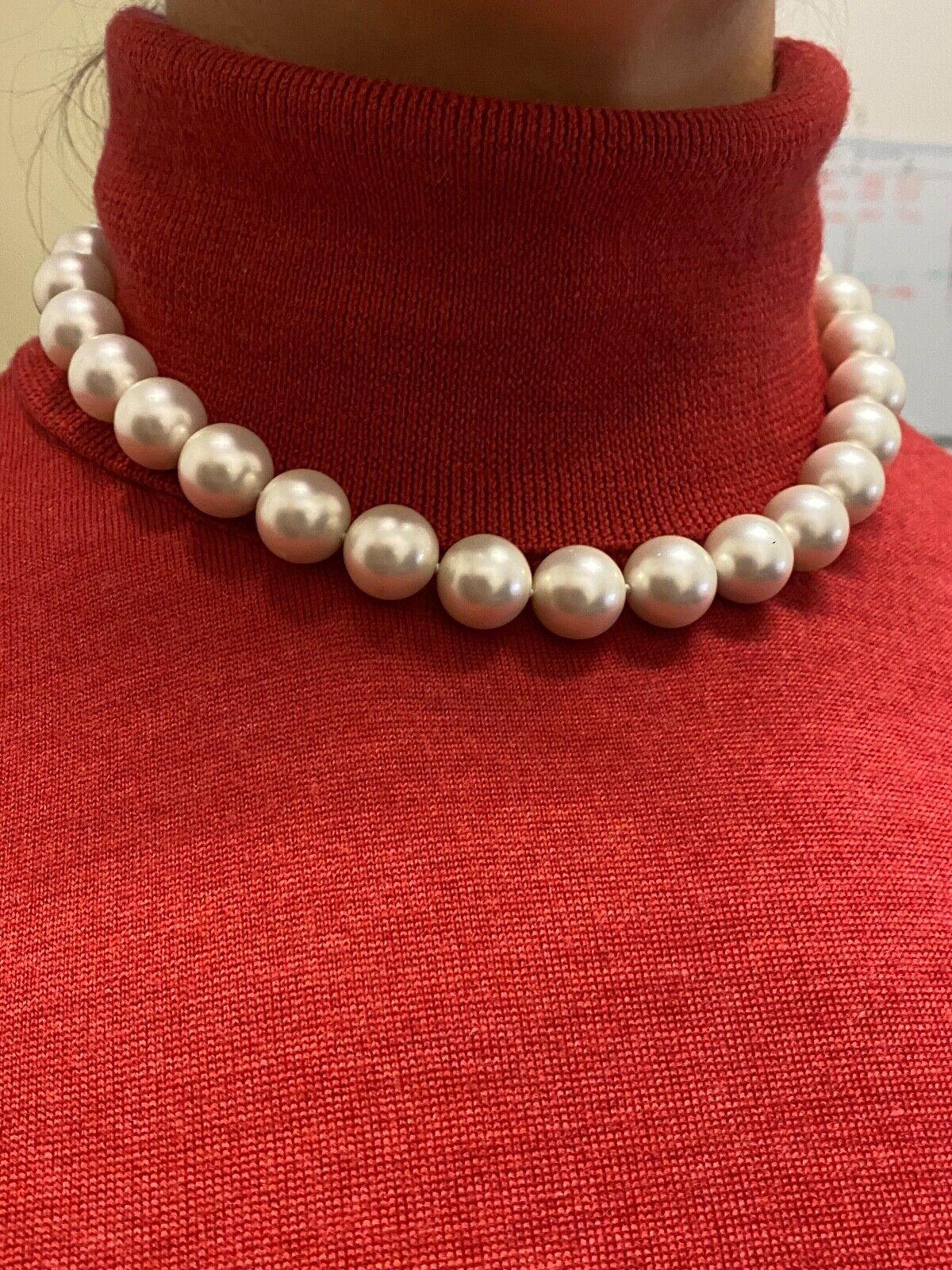 Un'impressionante collana di perle di moda fatte dall'uomo da 16 mm. Stile Jackie Onassis. 3