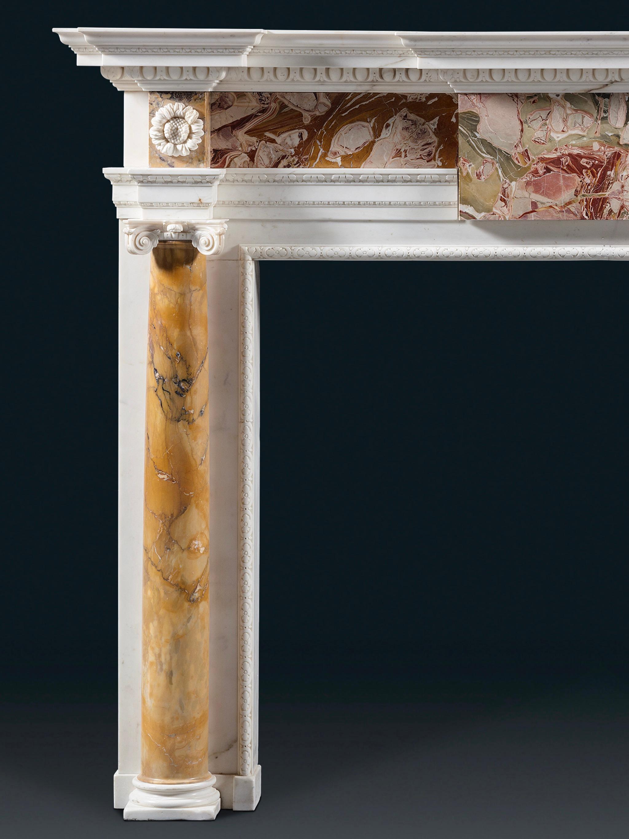 Una impresionante chimenea de estilo paladiano del siglo XVIII en mármol estatuario y jaspe Palladianismo en venta