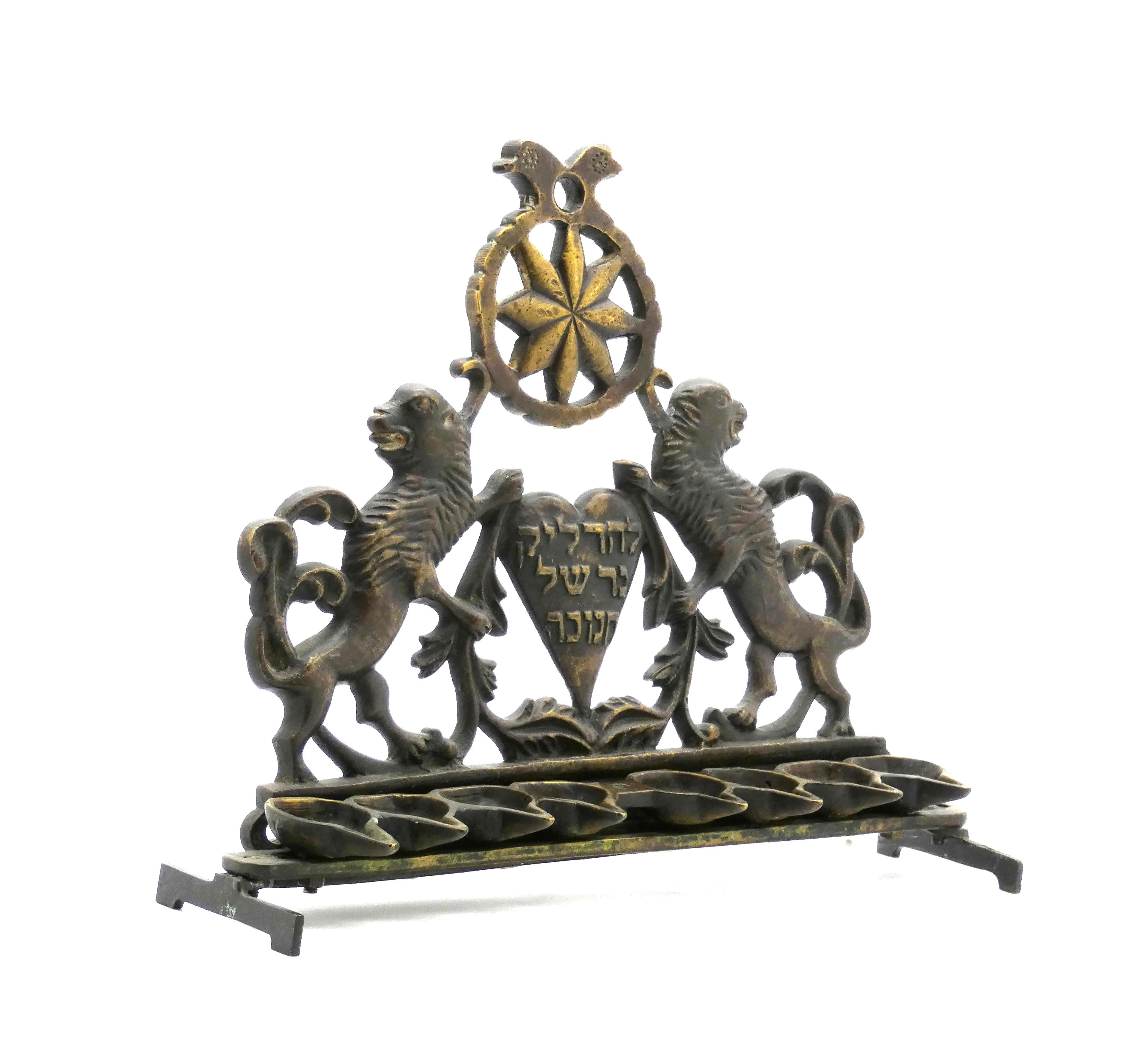 Lampada Hanukkah in ottone, Praga, fine XVIII secolo in vendita 3