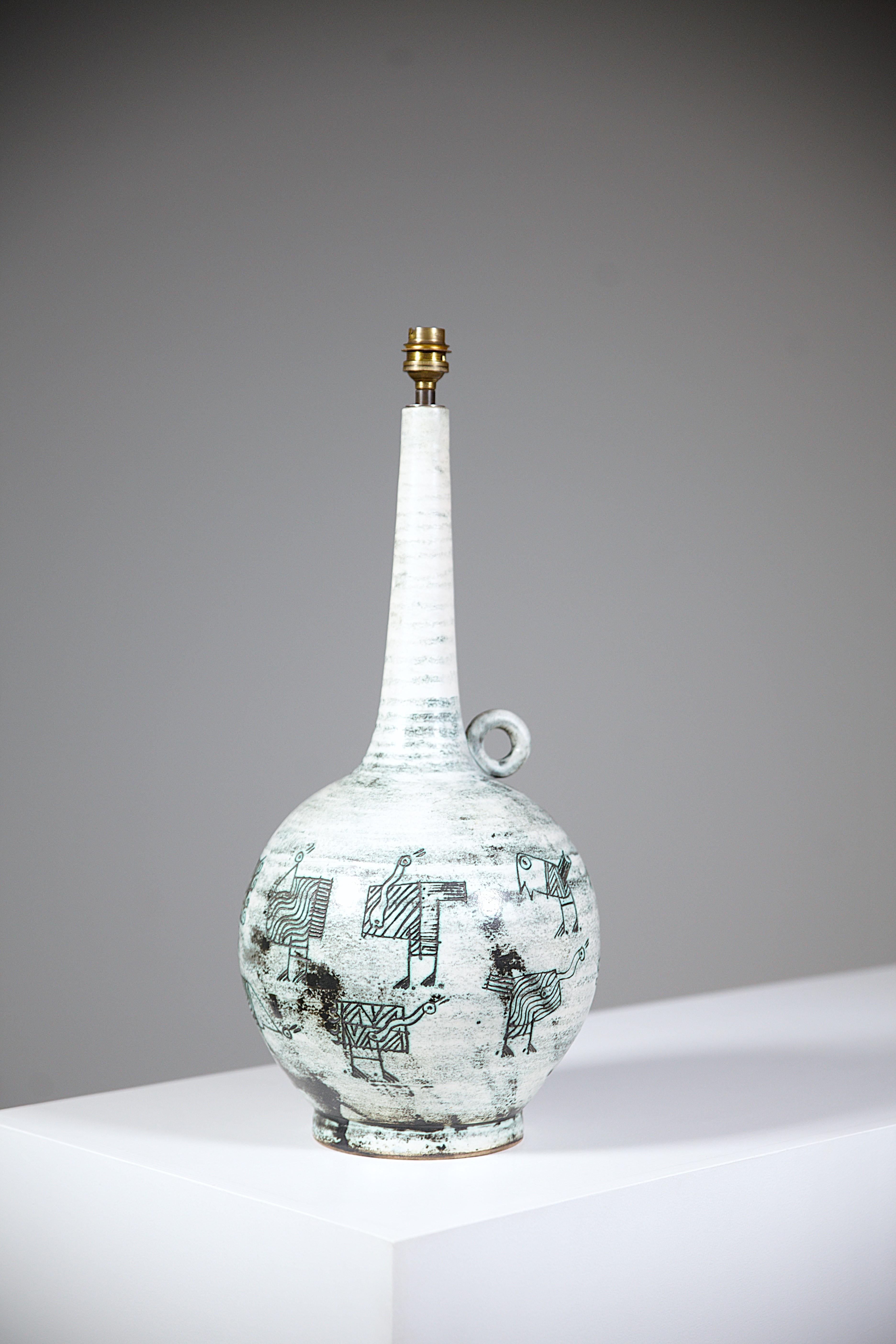Un'impressionante ceramica di Jacques Blin Francia anni '60.

Con animali stilizzati.

Firmato sotto.

In ottime condizioni.