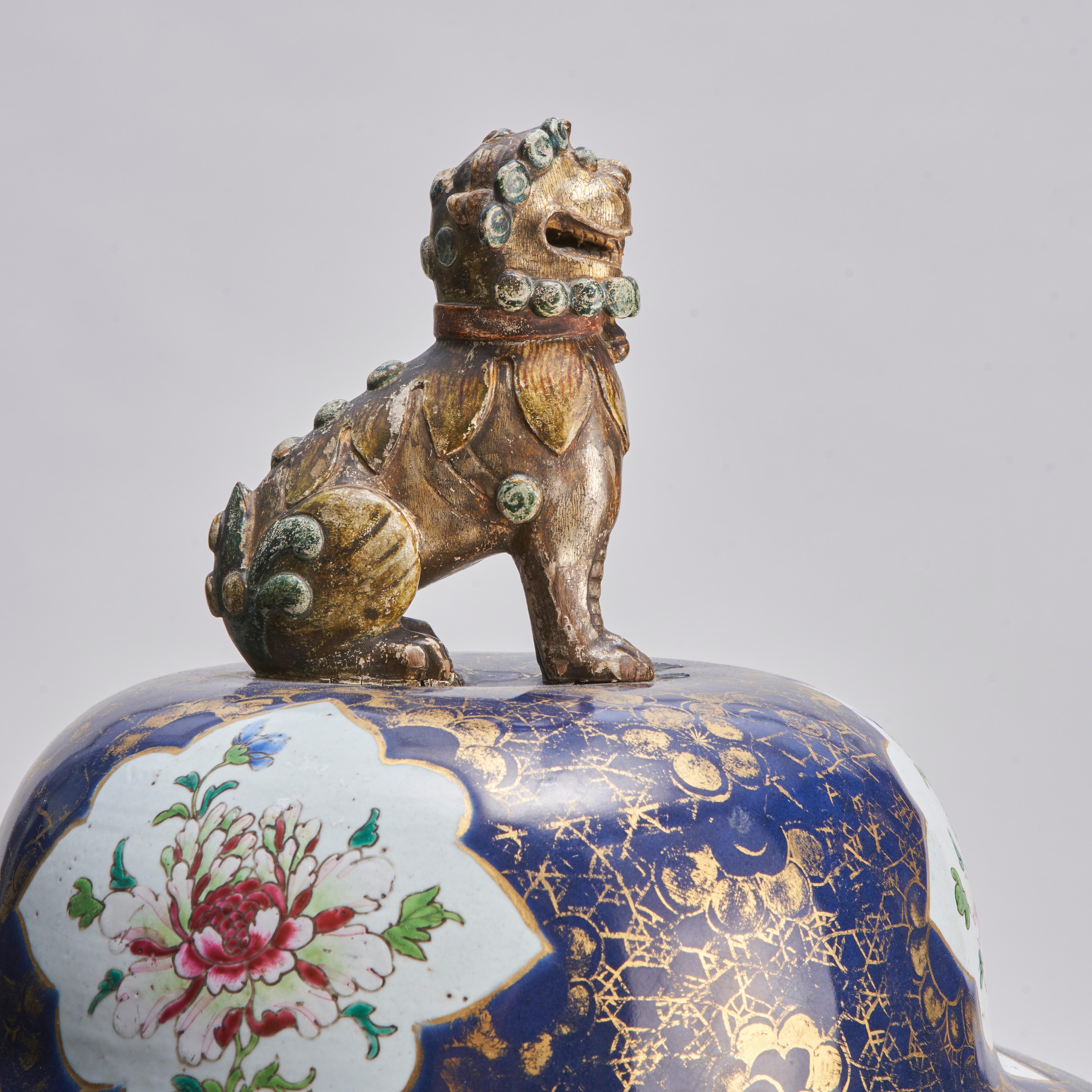 An impressive Chinese, 18th Century Powder blue and Famille rose Temple jar For Sale 2