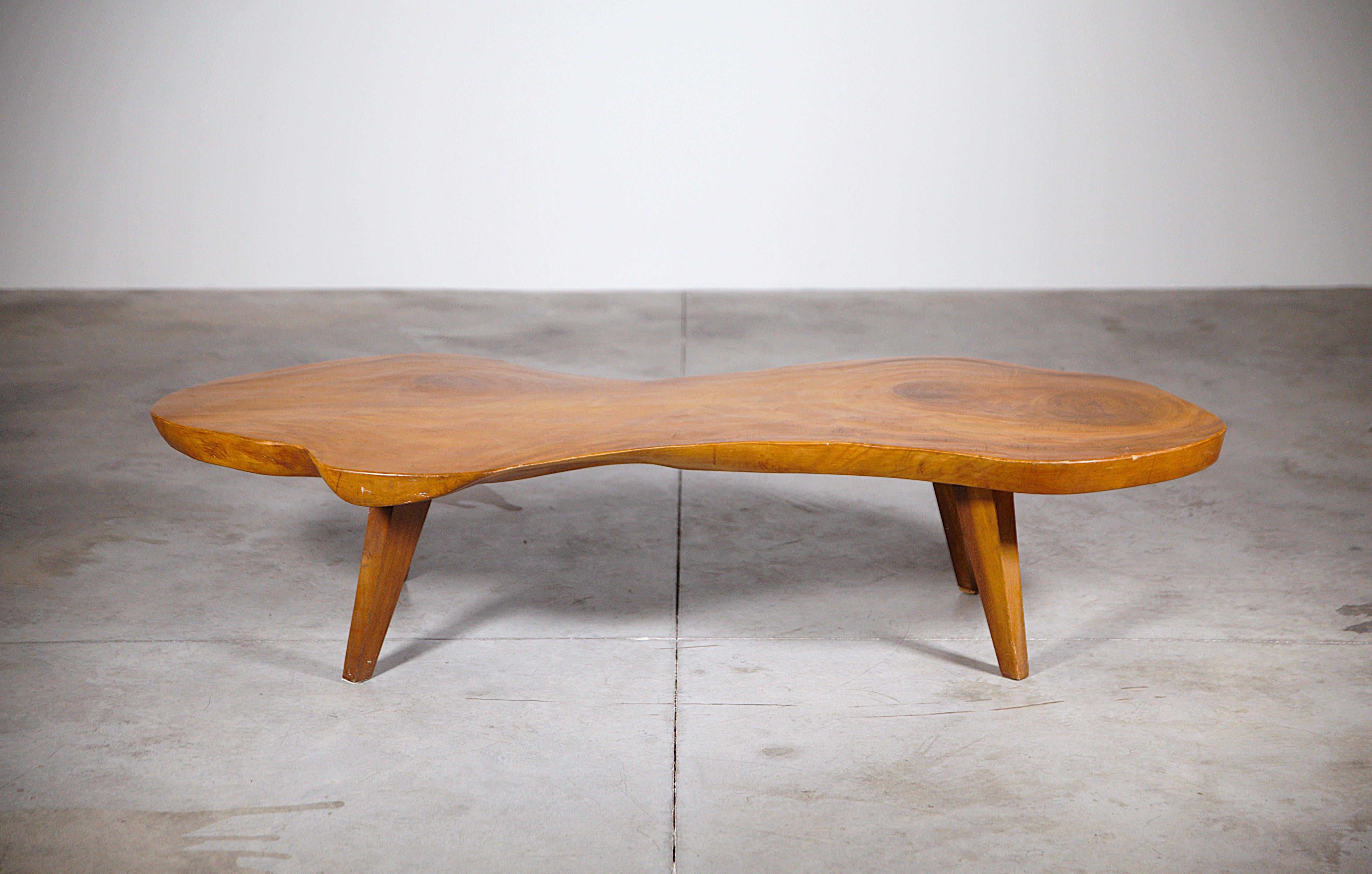 Impressionnante table basse de forme organique Brésil 1950 en vente 7