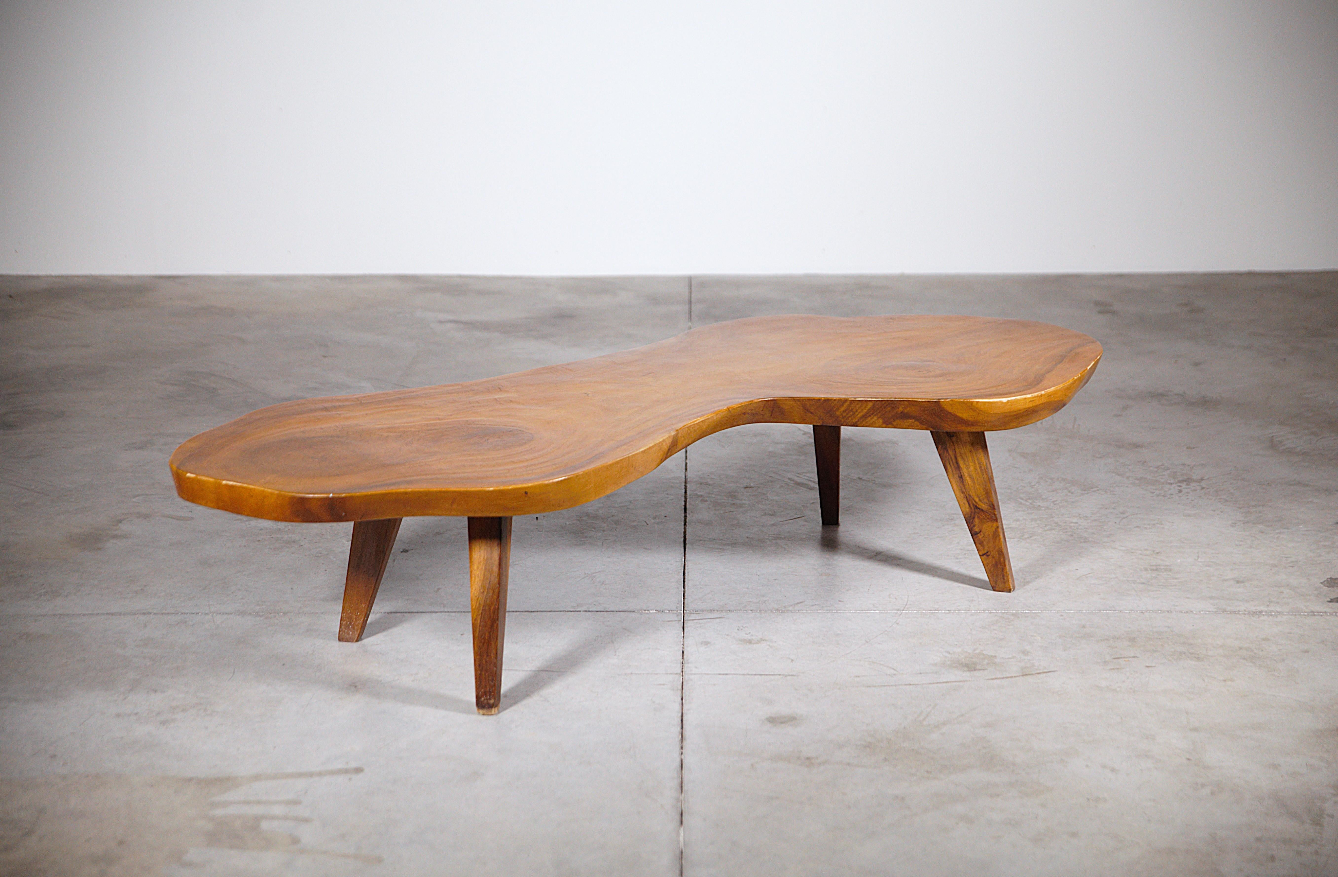 Impressionnante table basse de forme organique Brésil 1950 en vente 8