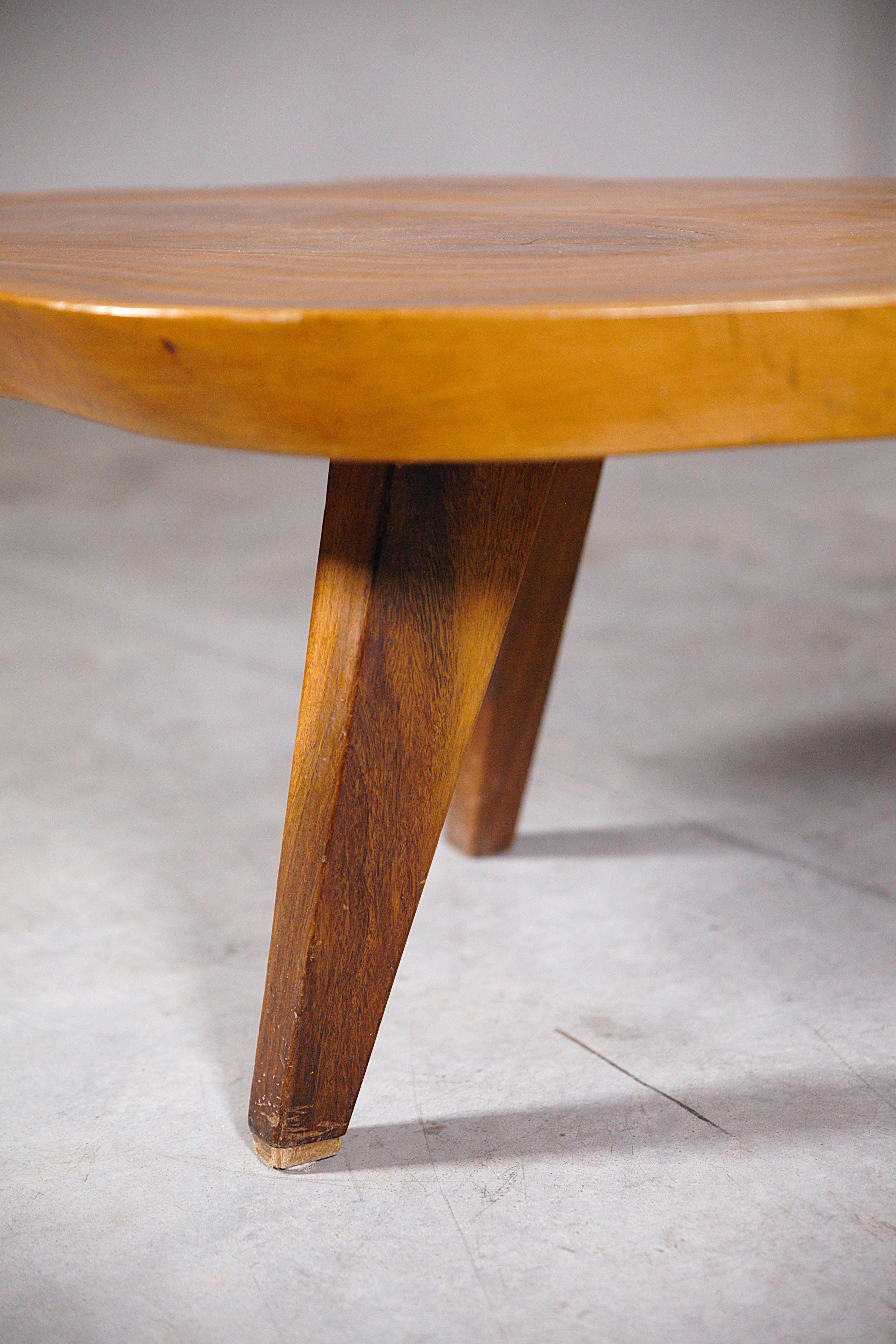Impressionnante table basse de forme organique Brésil 1950 en vente 10