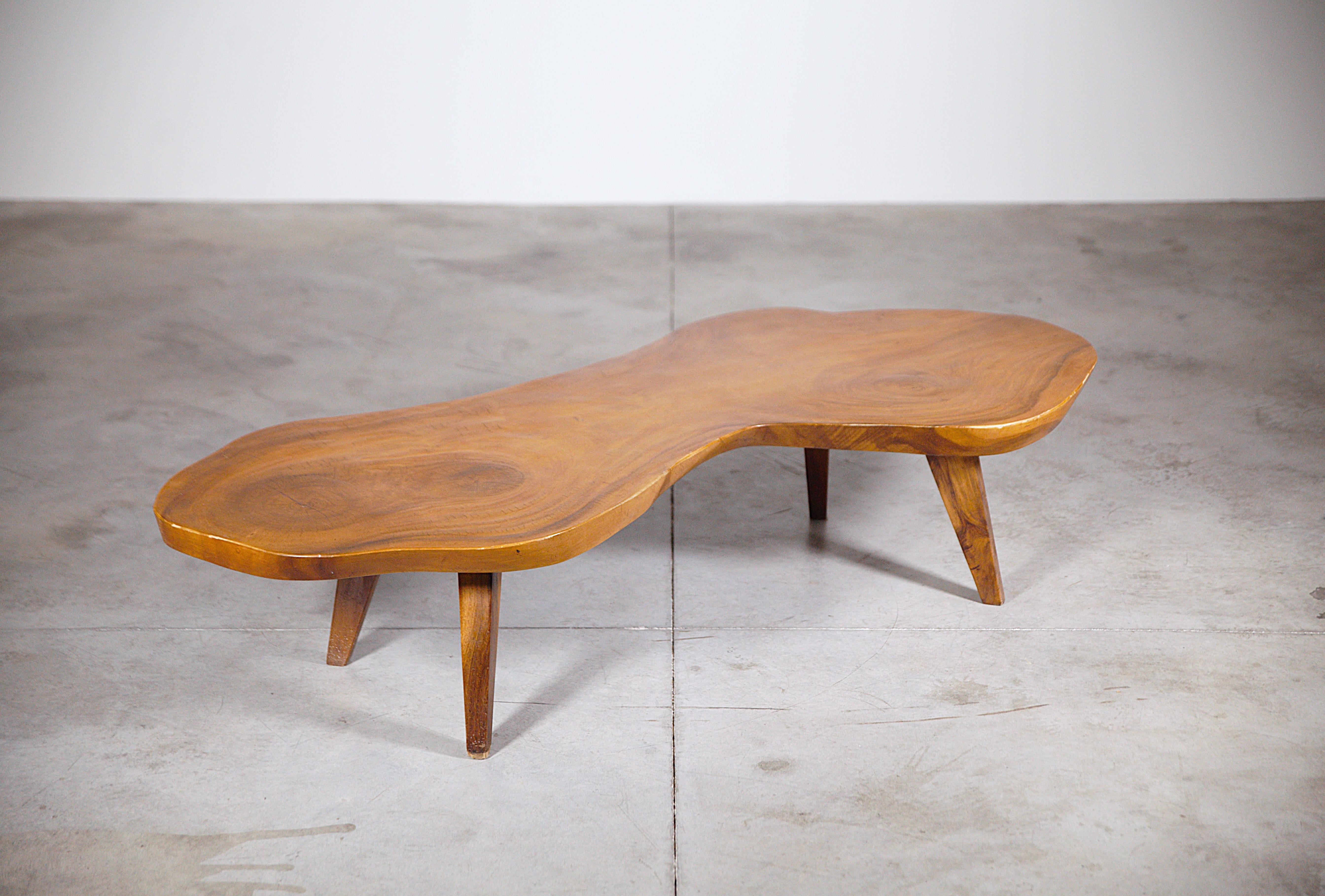 Impressionnante table basse de forme organique Brésil 1950 en vente 14