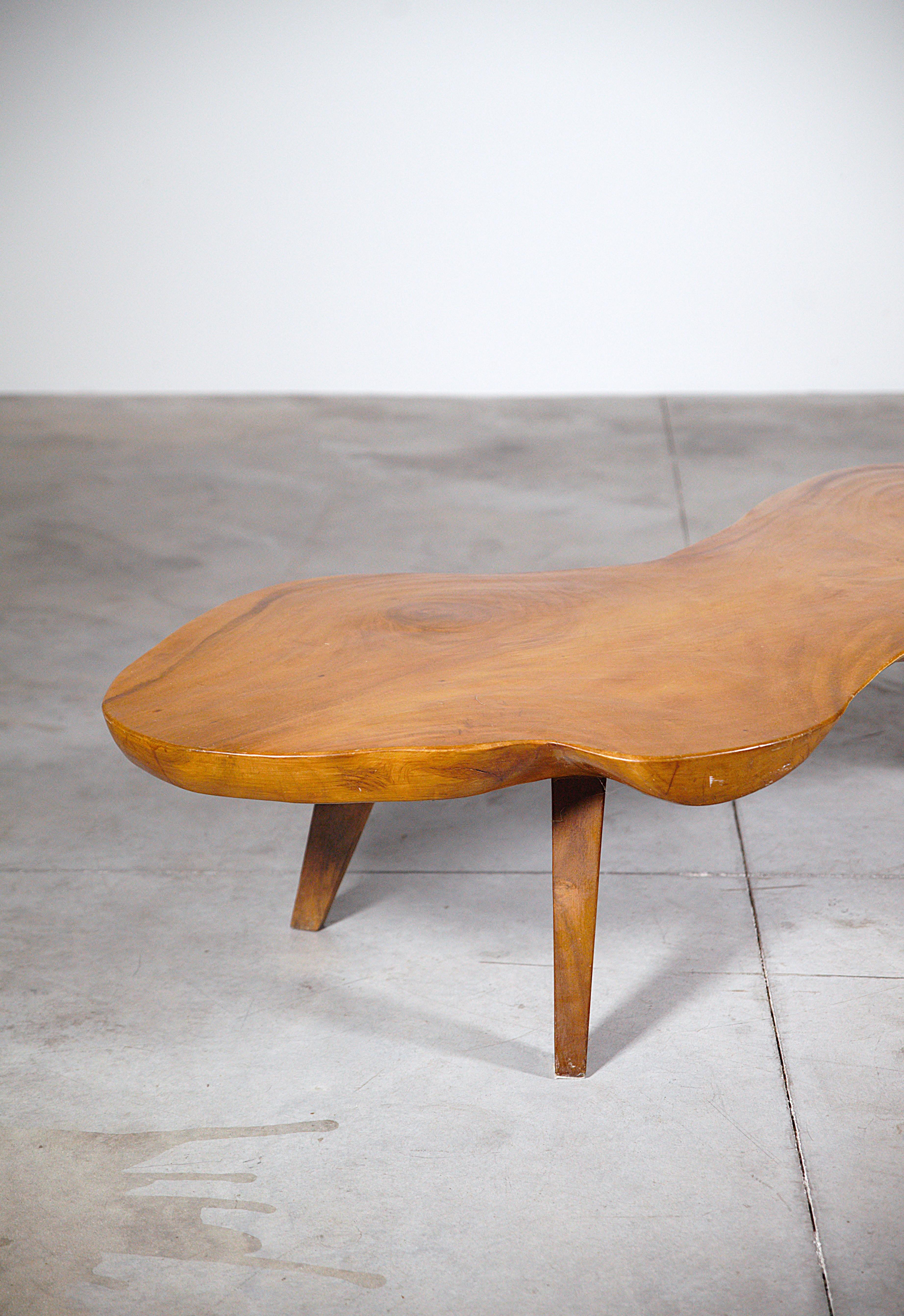 Milieu du XXe siècle Impressionnante table basse de forme organique Brésil 1950 en vente
