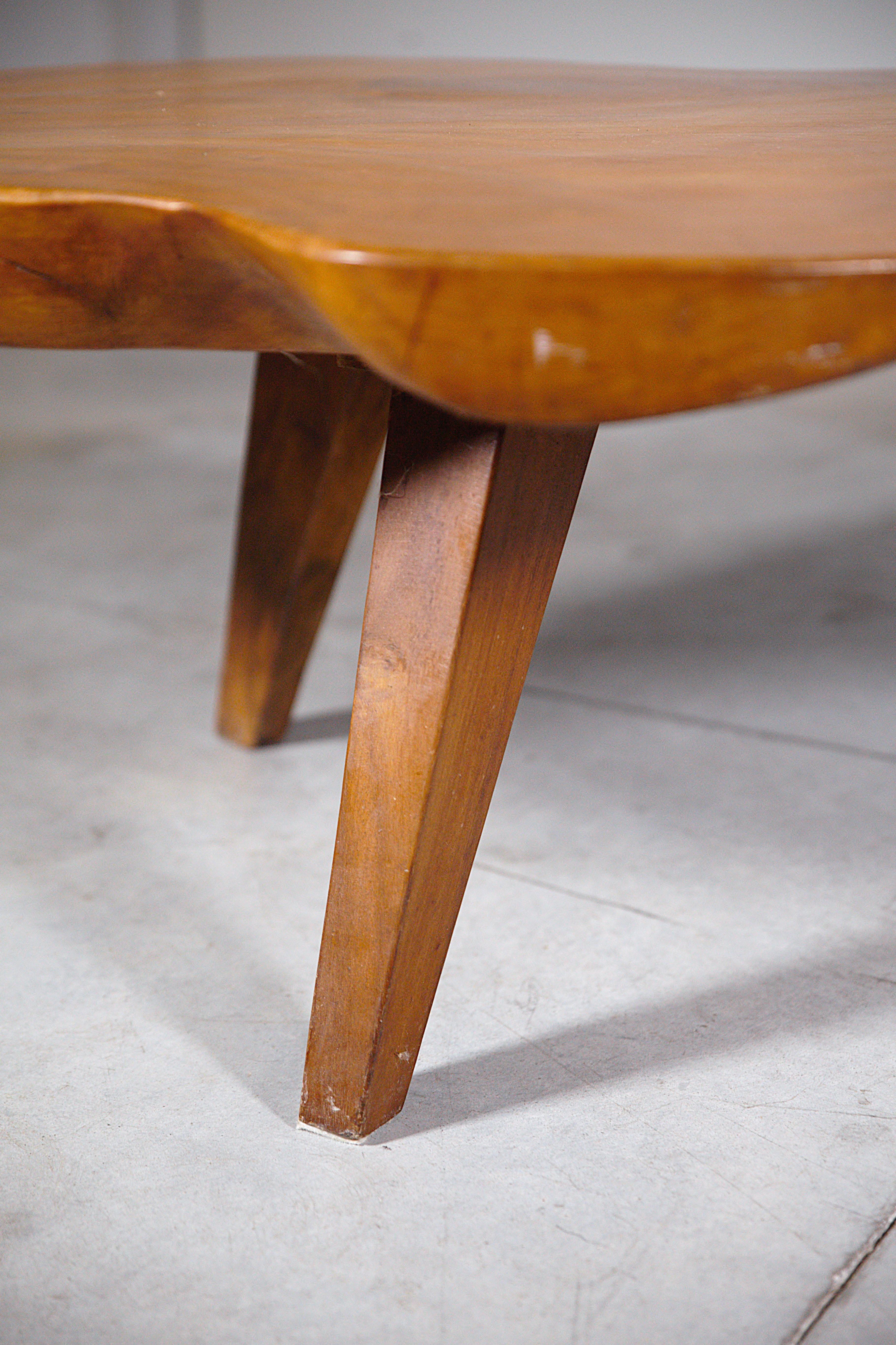 Impressionnante table basse de forme organique Brésil 1950 en vente 1