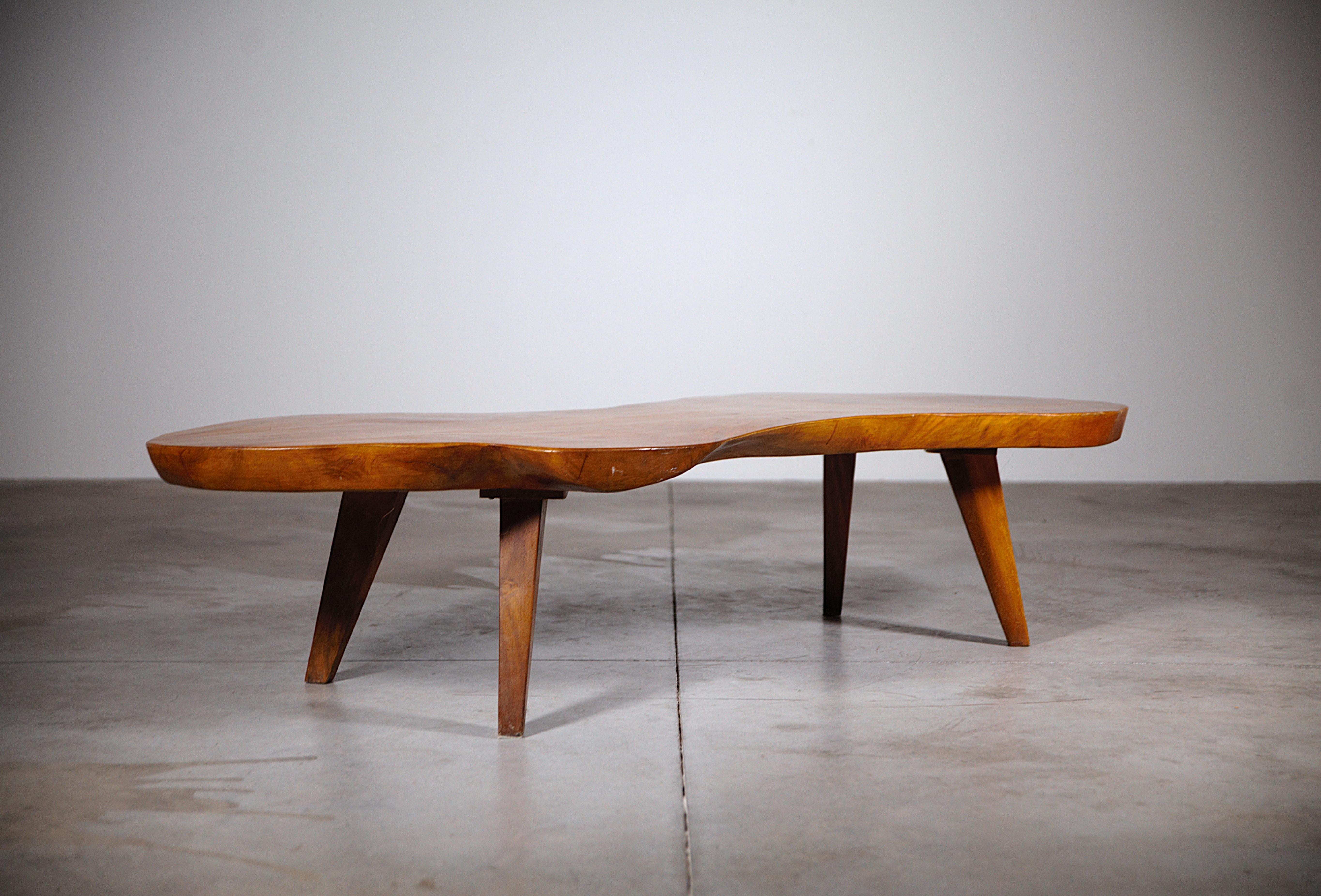 Impressionnante table basse de forme organique Brésil 1950 en vente 2