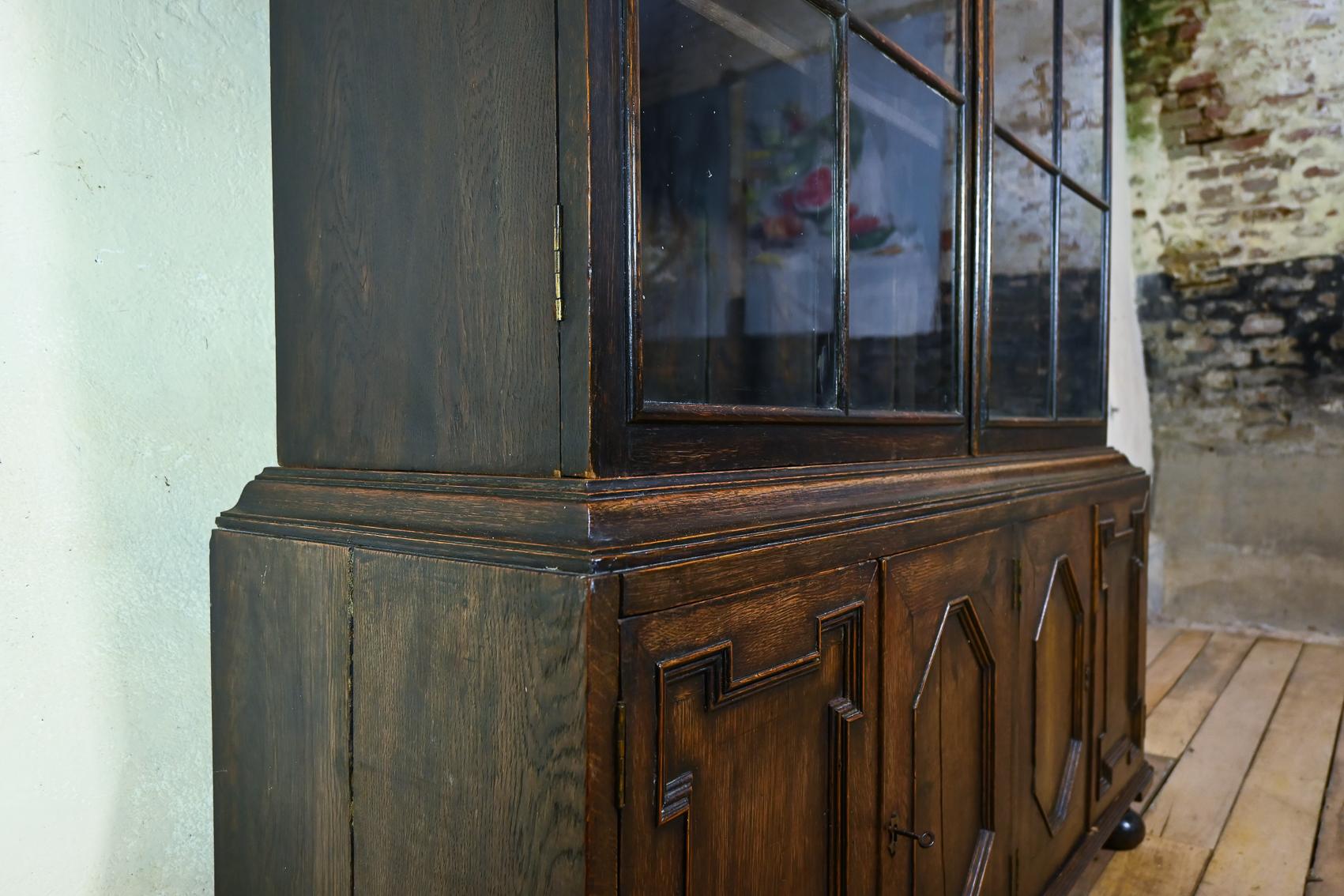 An Early 20th Century Glazed Oak Bookcase - In The Manner Of Samuel Pepys c.1910 For Sale 8