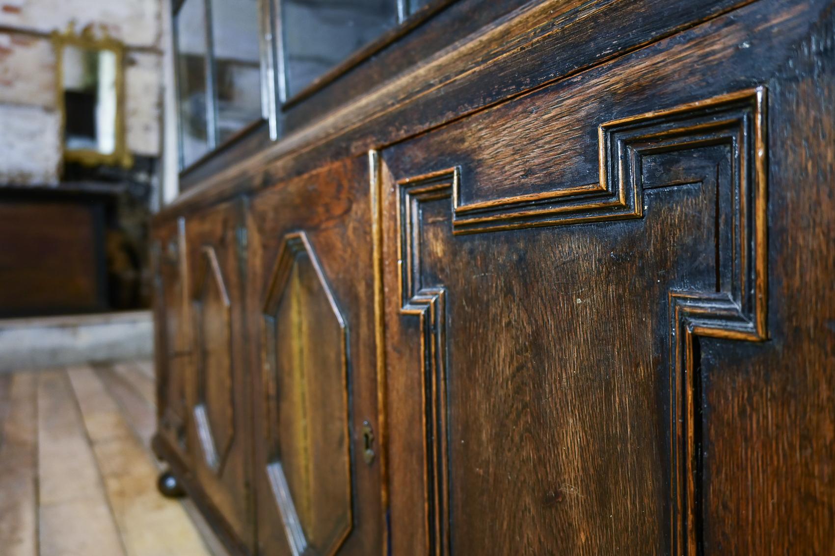 An Early 20th Century Glazed Oak Bookcase - In The Manner Of Samuel Pepys c.1910 For Sale 10