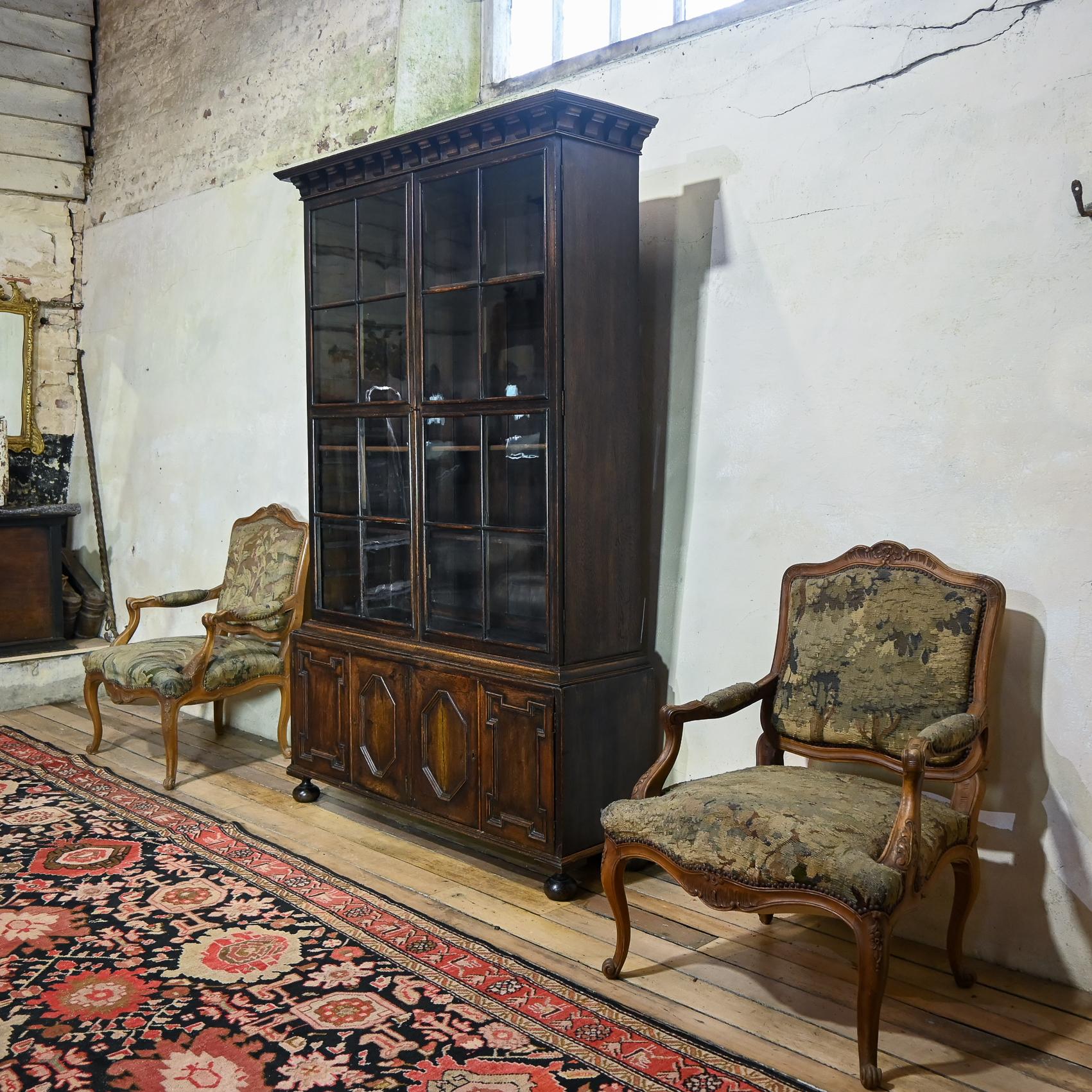 British An Early 20th Century Glazed Oak Bookcase - In The Manner Of Samuel Pepys c.1910 For Sale