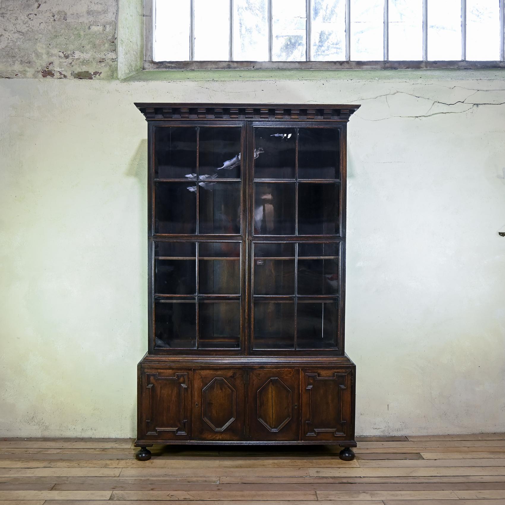 An Early 20th Century Glazed Oak Bookcase - In The Manner Of Samuel Pepys c.1910 For Sale 4