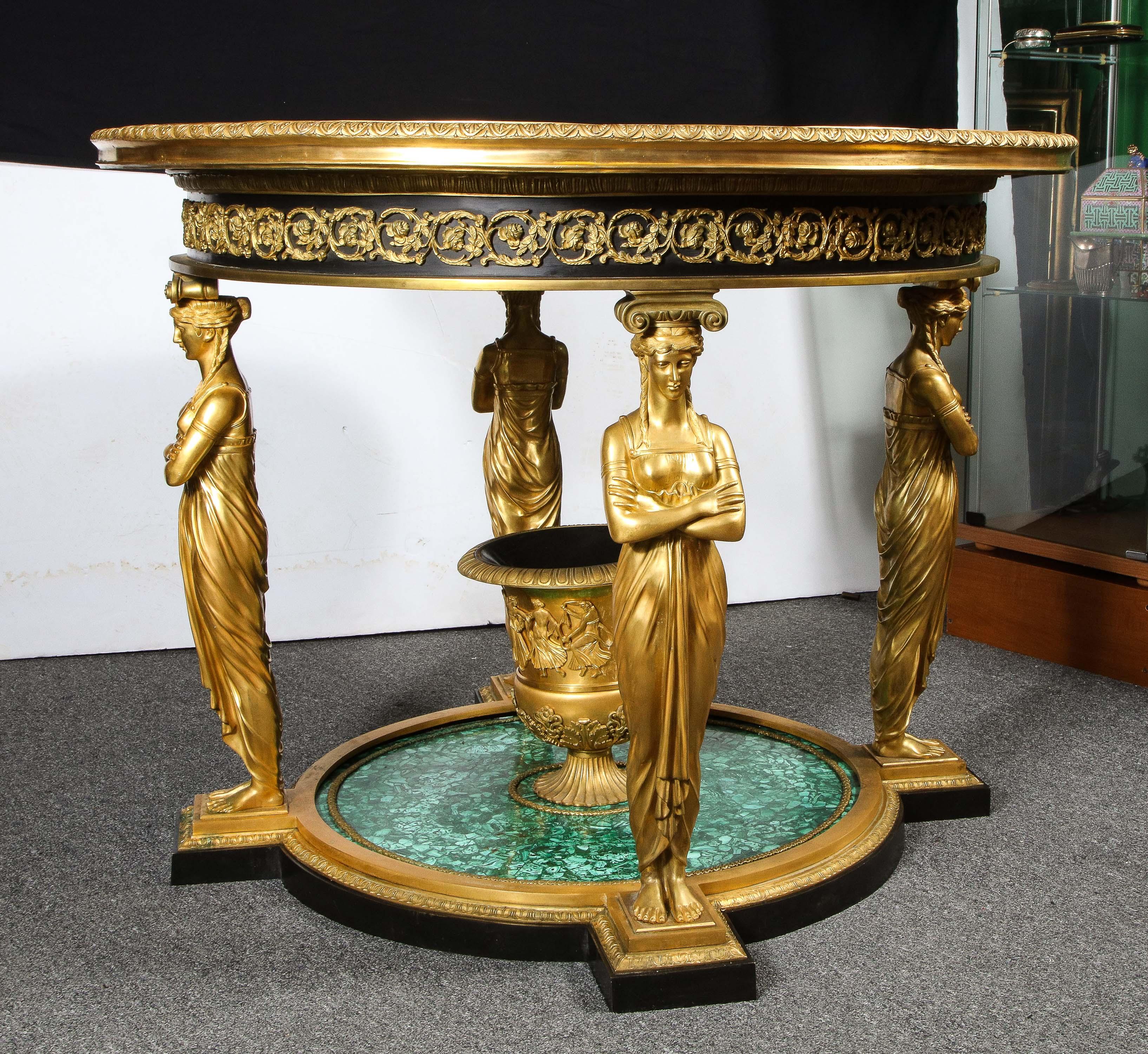 Impressionnante table centrale de style Empire en malachite et bronze doré d'après Desmalter en vente 7