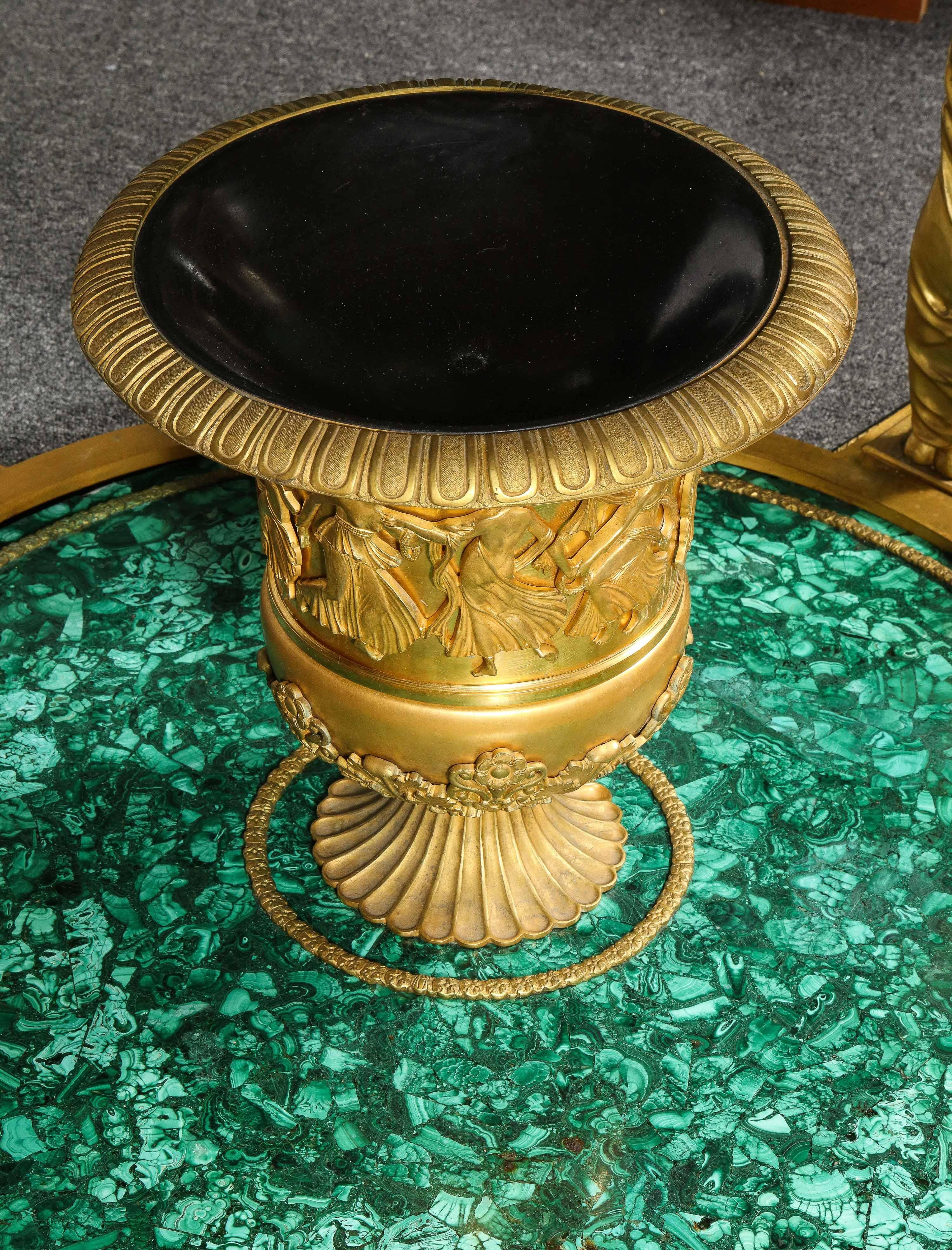 Impressionnante table centrale de style Empire en malachite et bronze doré d'après Desmalter en vente 8