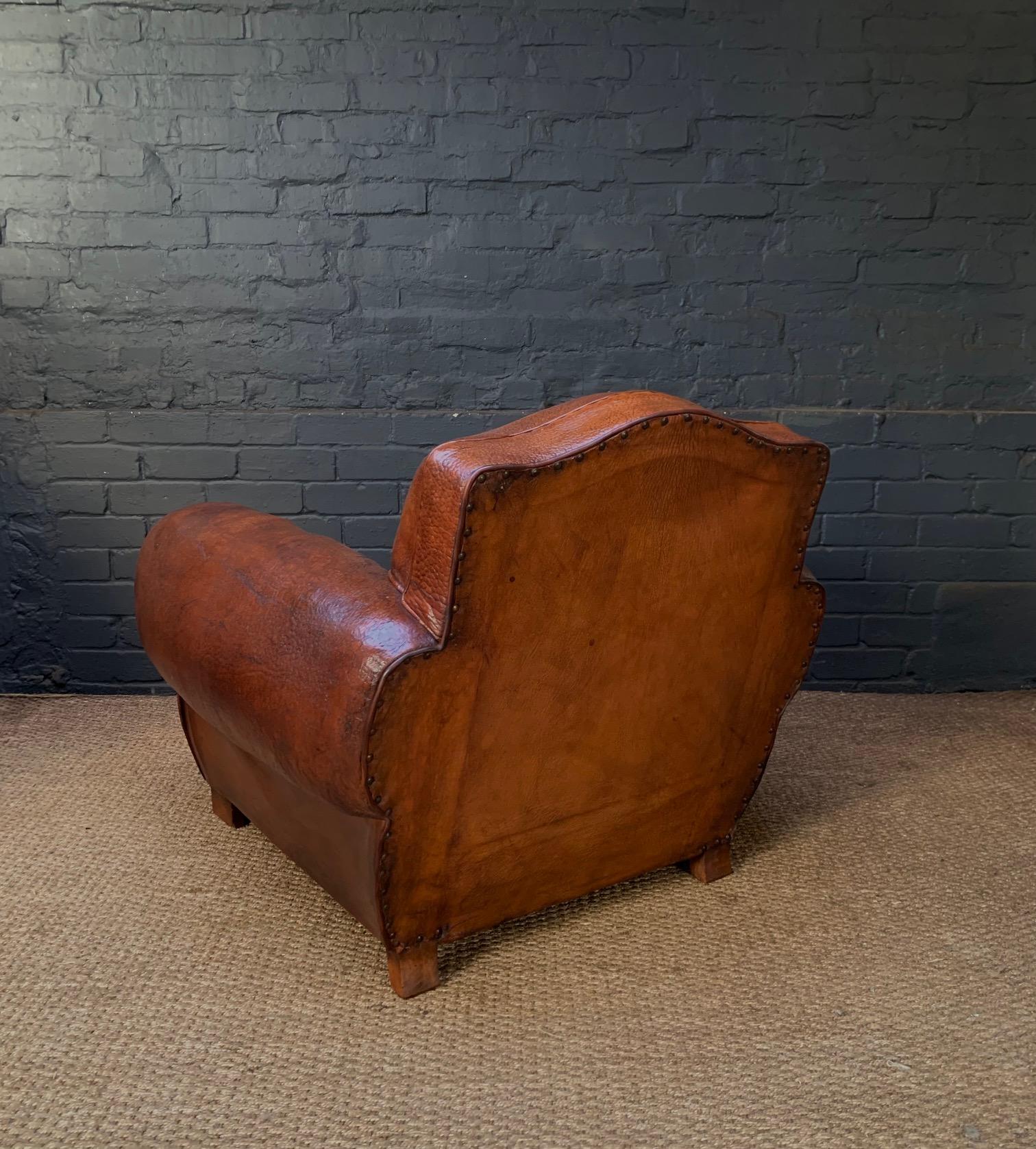 An Impressive French Leather Club Chair, Chapeau du Gendarme Model, Circa 1920's In Good Condition In Hastings, GB