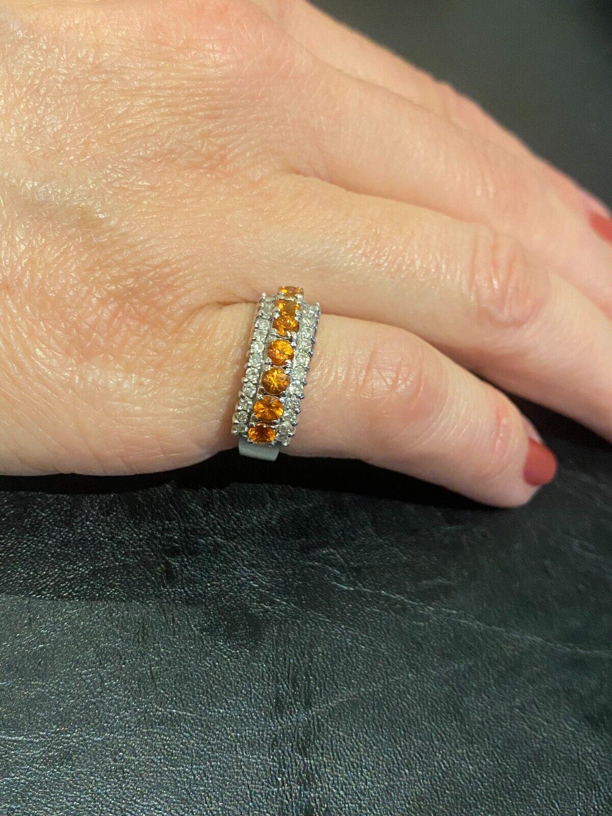 Moderno Un impressionante anello d'oro con citrino e diamanti in oro bianco 18 carati in vendita