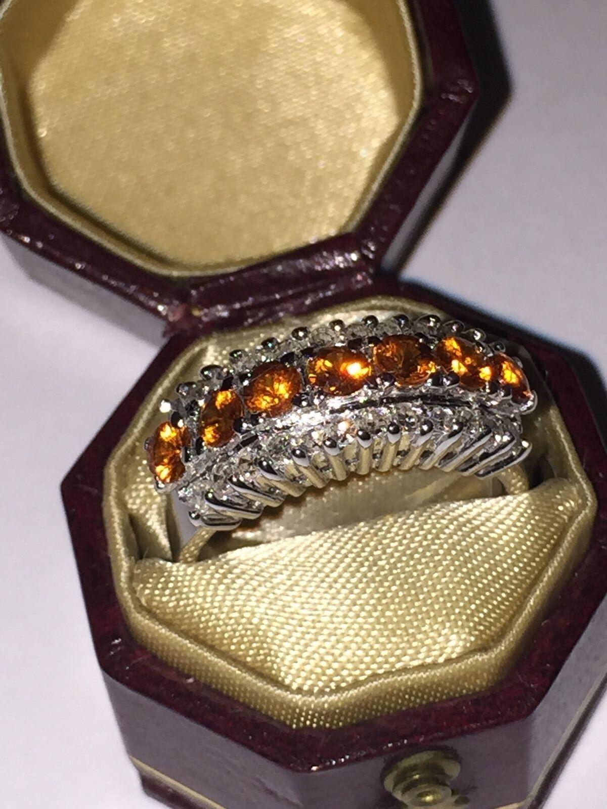 Un impressionante anello d'oro con citrino e diamanti in oro bianco 18 carati In condizioni ottime in vendita a MELBOURNE, AU