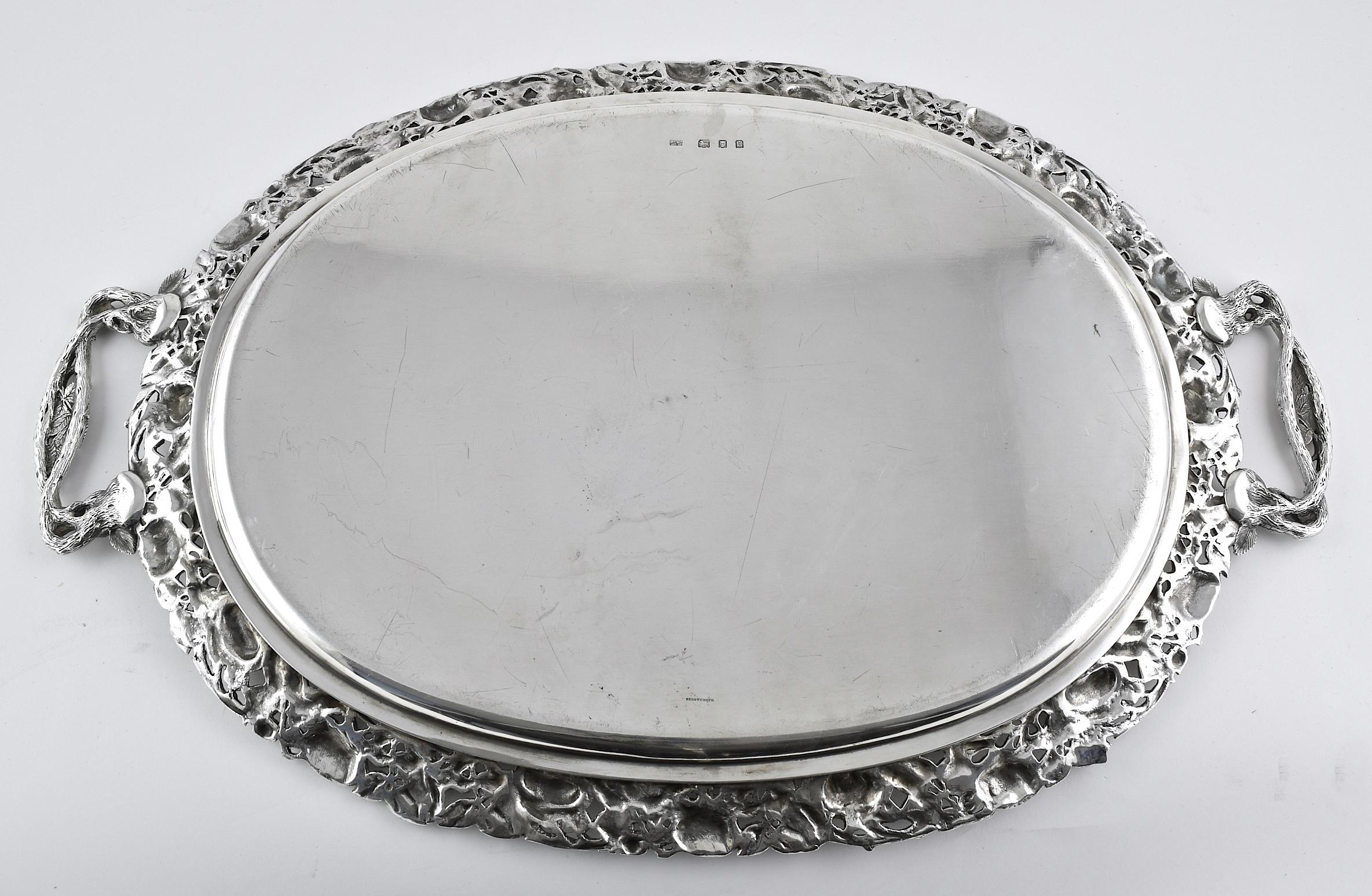 An Impressive & heavy quality sterling silver tray For Sale 1