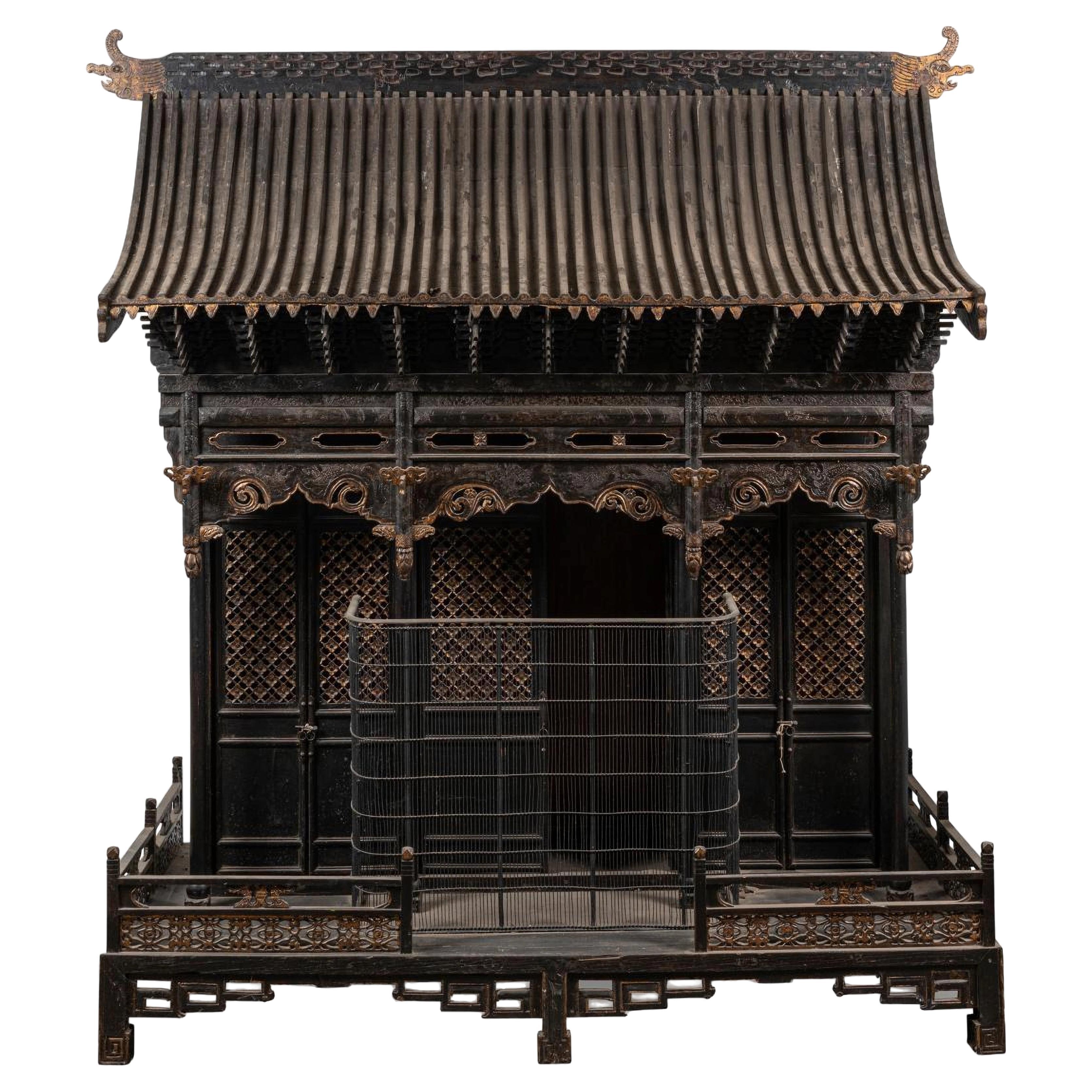 Impressionnant grand temple chinois en bois laqué noir, fin du XIXe siècle
