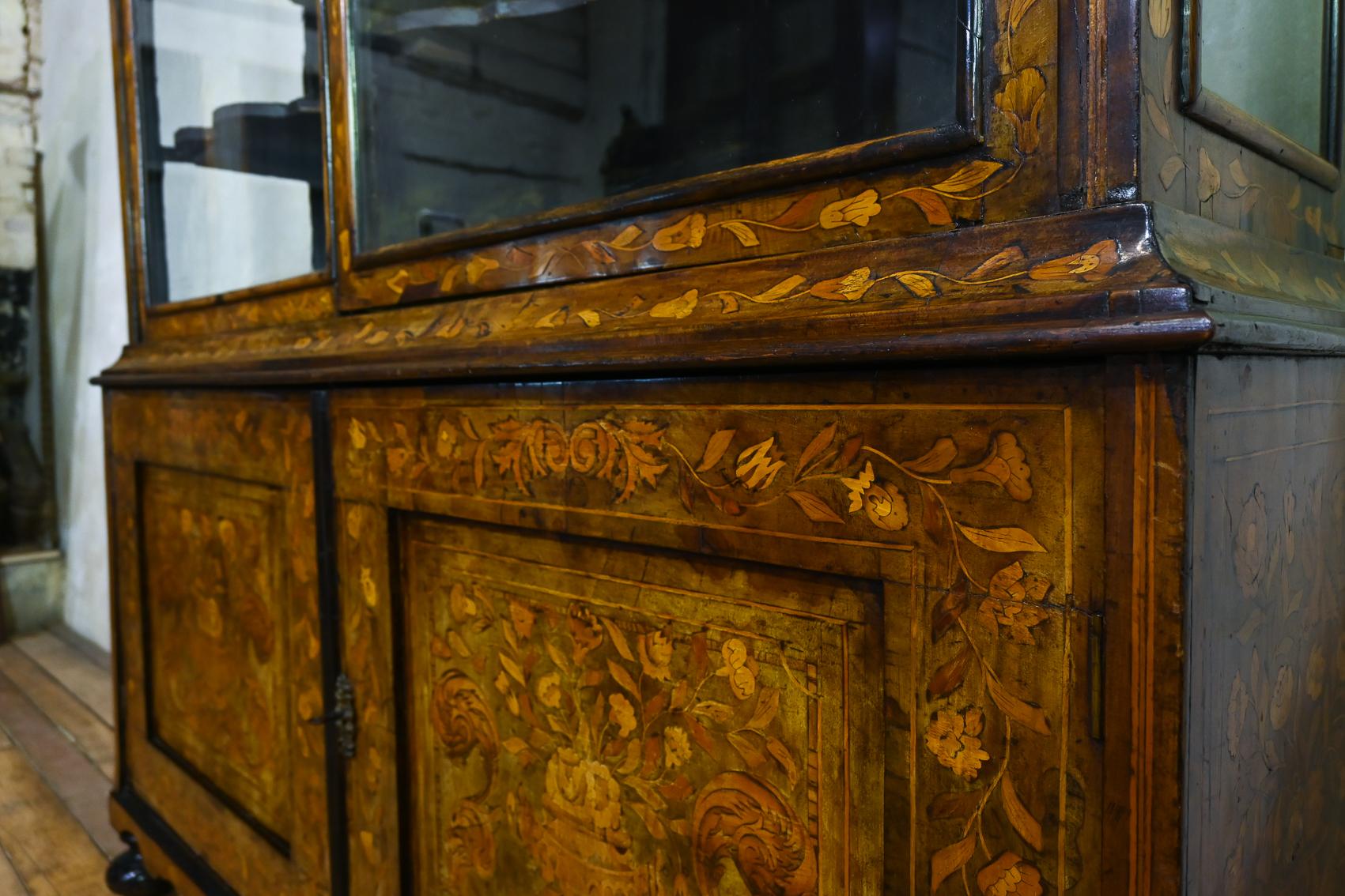 An impressive Late 18th Century Dutch Marquetry Inlaid Vitrine Cabinet 10