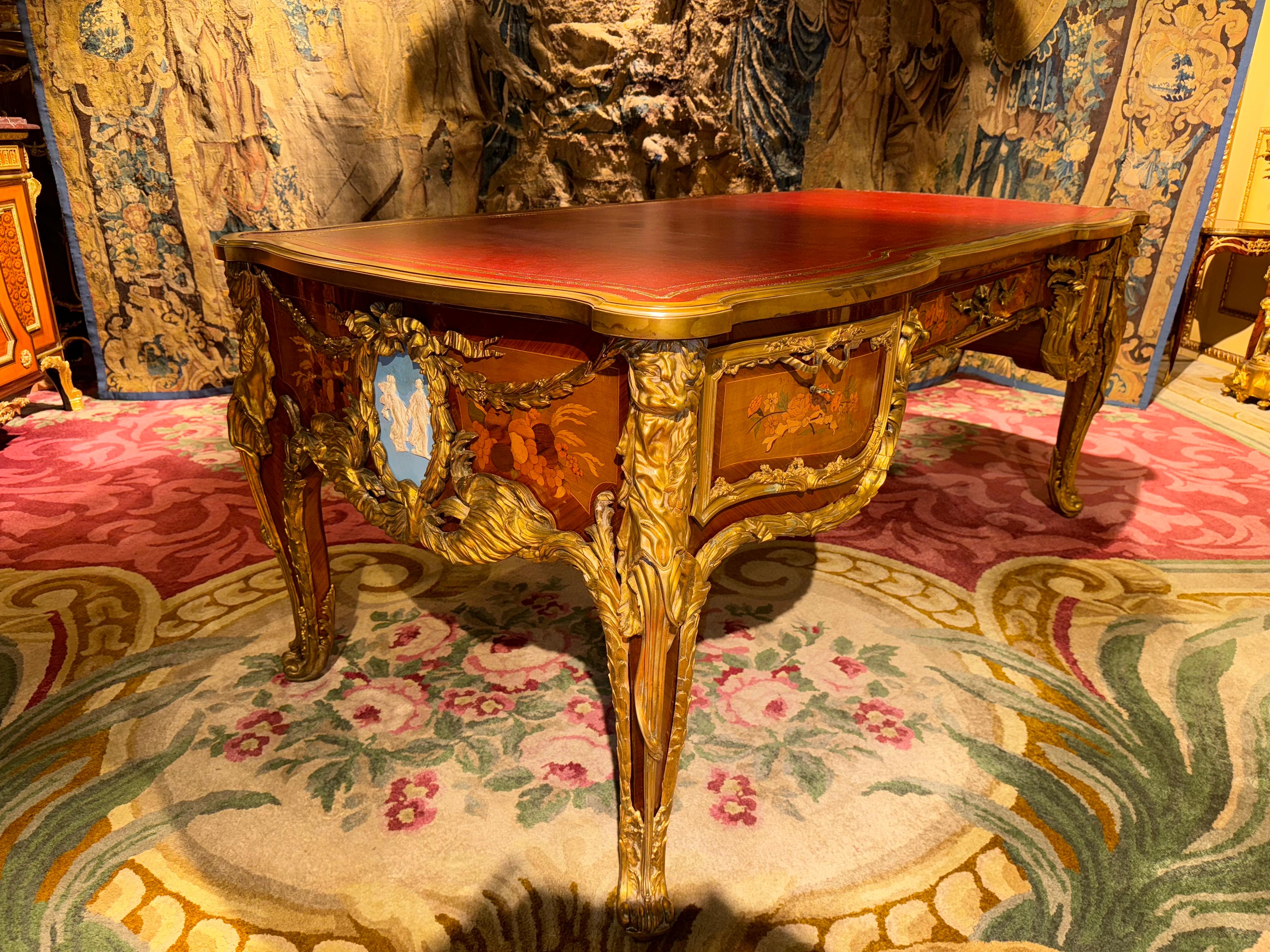 Impressive Louis XV Style Bureau Plat/Writing Desk, after Riesener & J.Oeben In Good Condition For Sale In Berlin, DE