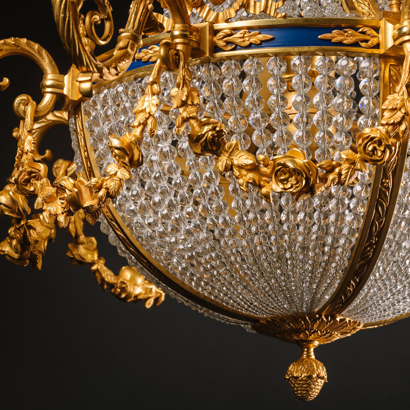 Impressionnant lustre à huit lumières de style Louis XVI en vente 1