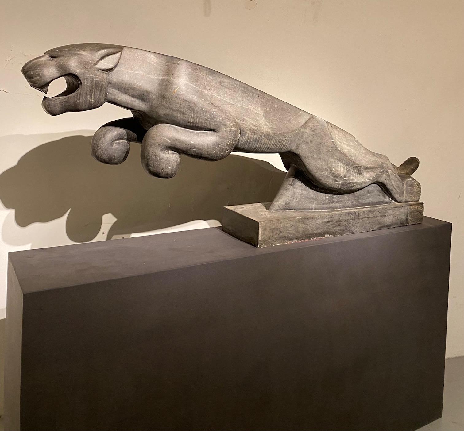 An impressive mid 20thC. life size Art Deco stone Jaguar. In Good Condition For Sale In Wijnegem, BE