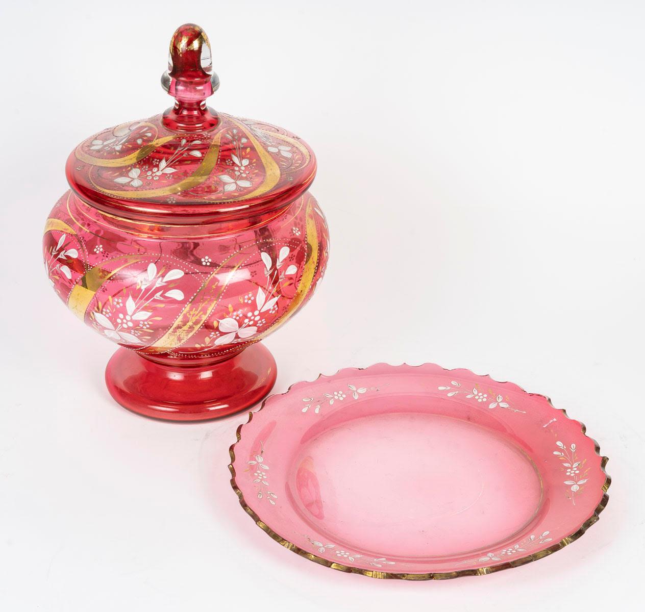 An impressive Orientalist bonbonnière in Bohemian crystal, 19th century.

19th century crystal bonbonnière, Napoleon III period, Orientalist work, Bohemian crystal.
H: 35cm, D: 30cm