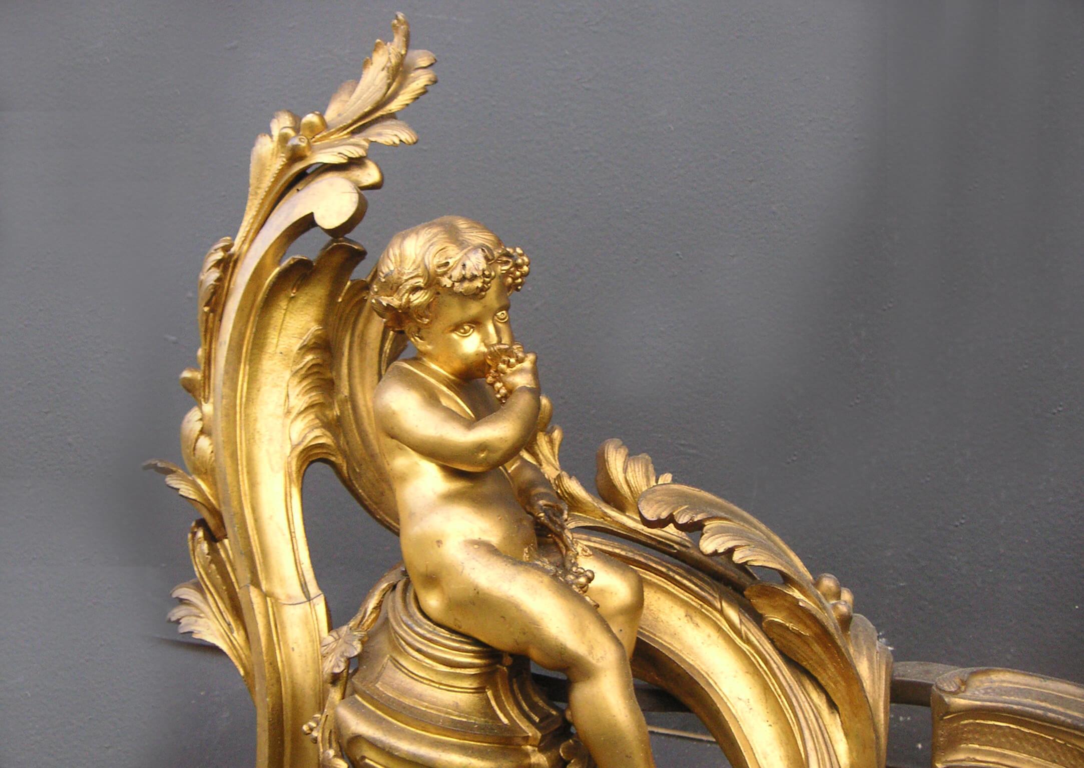 Impressive Pair of 18th Century Louis XV Brass Chenets In Good Condition For Sale In London, GB