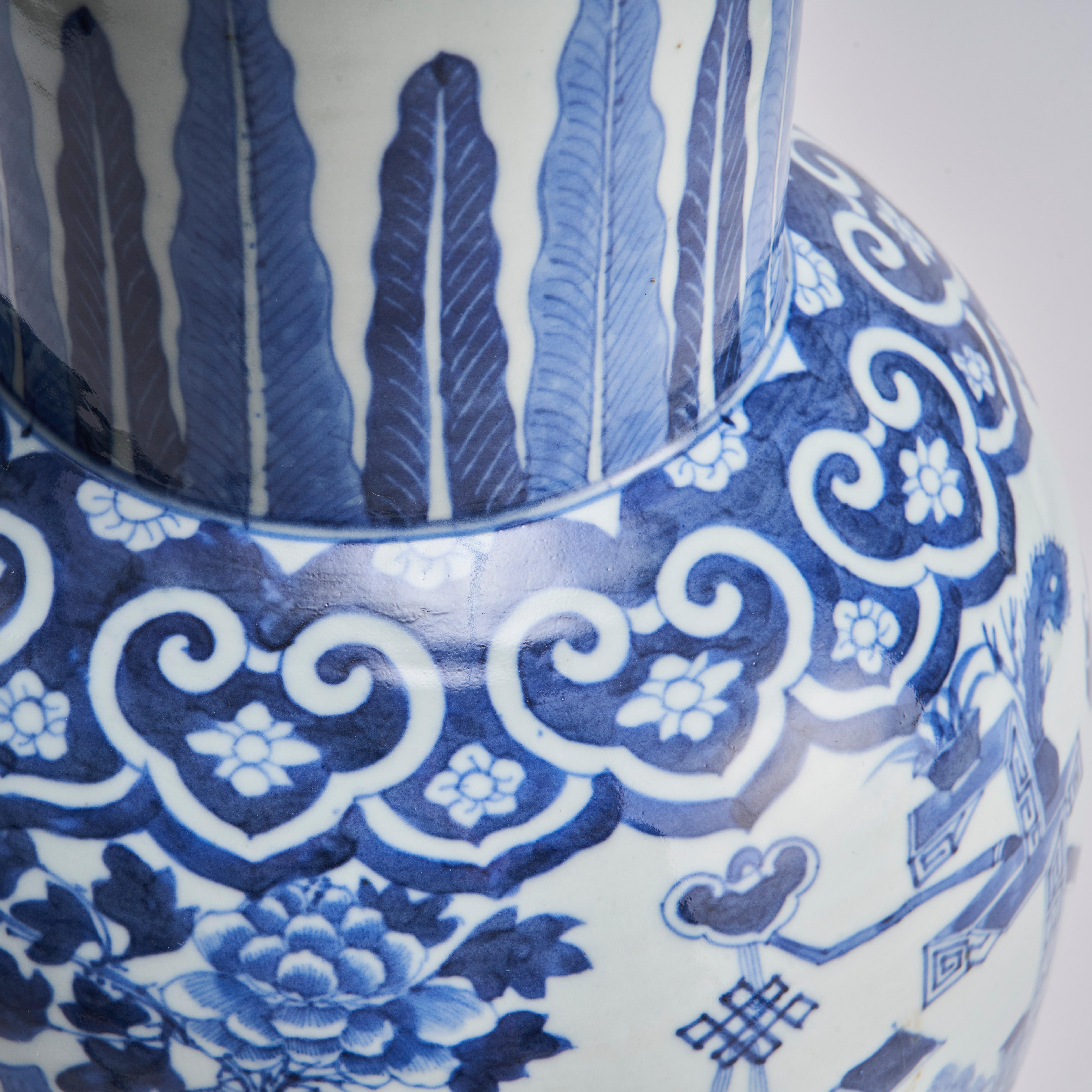 An impressive pair of Chinese porcelain blue and white covered vases For Sale 5