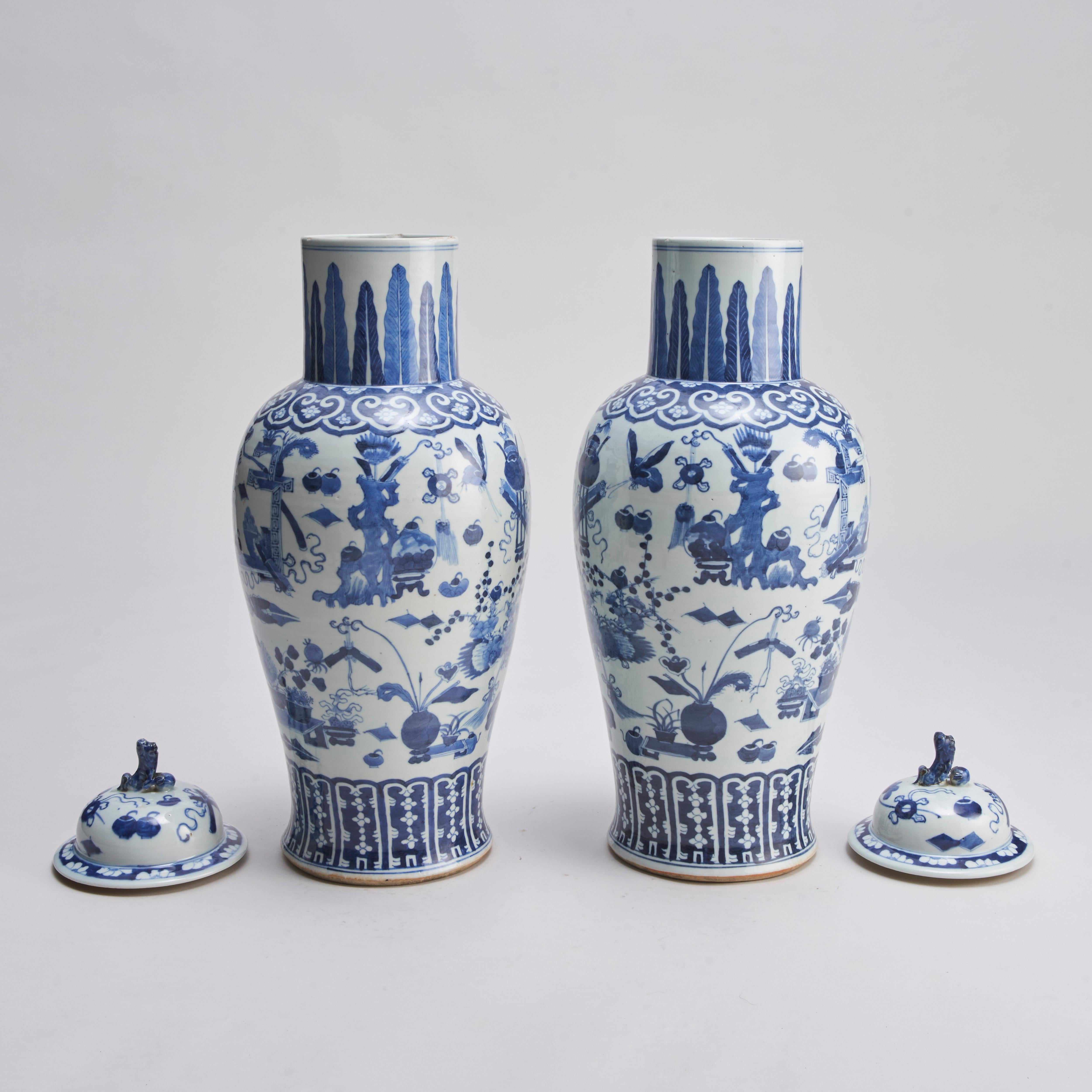 An impressive pair of Chinese porcelain blue and white covered vases For Sale 2
