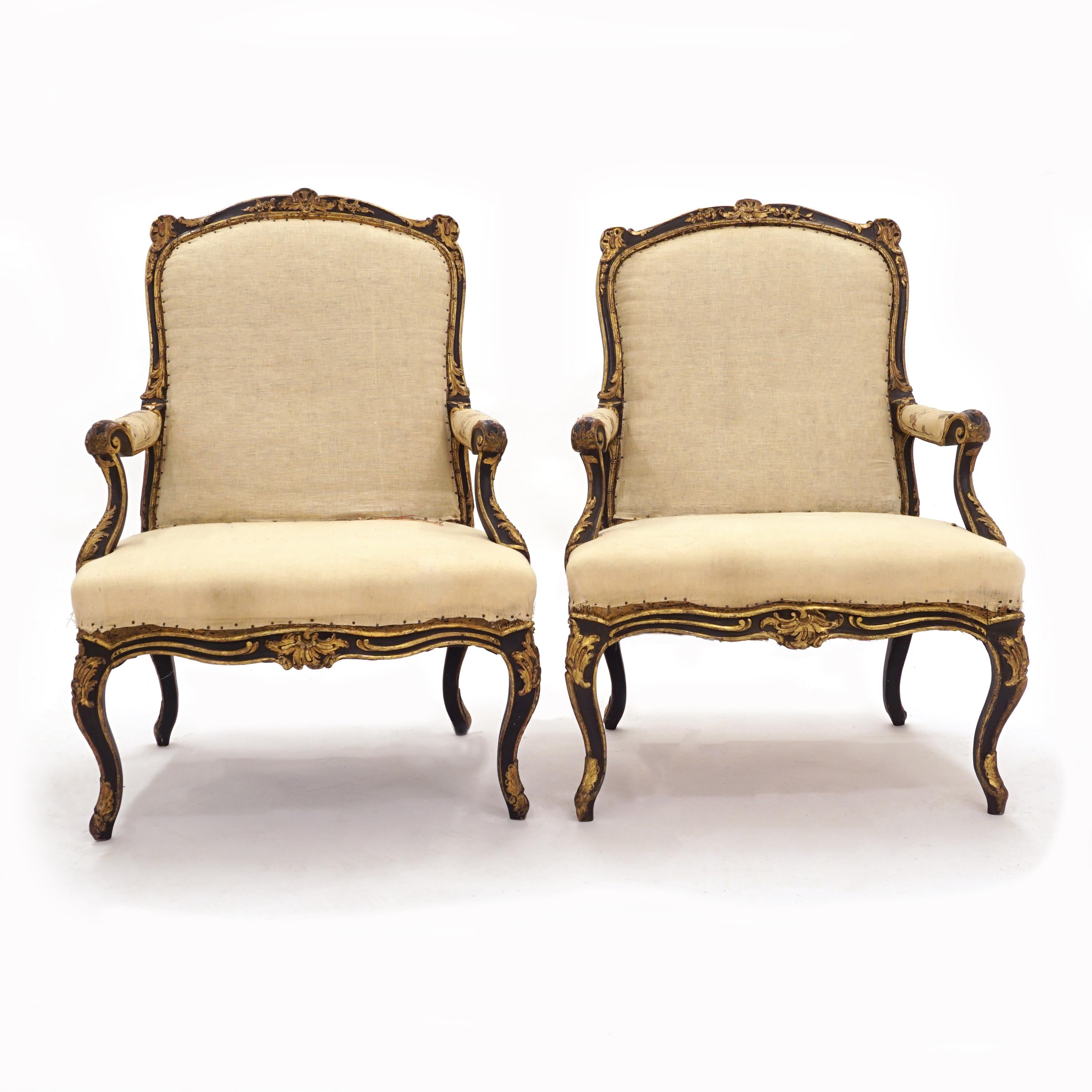 An impressive pair of French mid 18th century black and gilt pair of armchairs Fauteuil à la Reine
France circa 1755-60
The chairs need a new upholstery. Difference of circa 1cm in height.