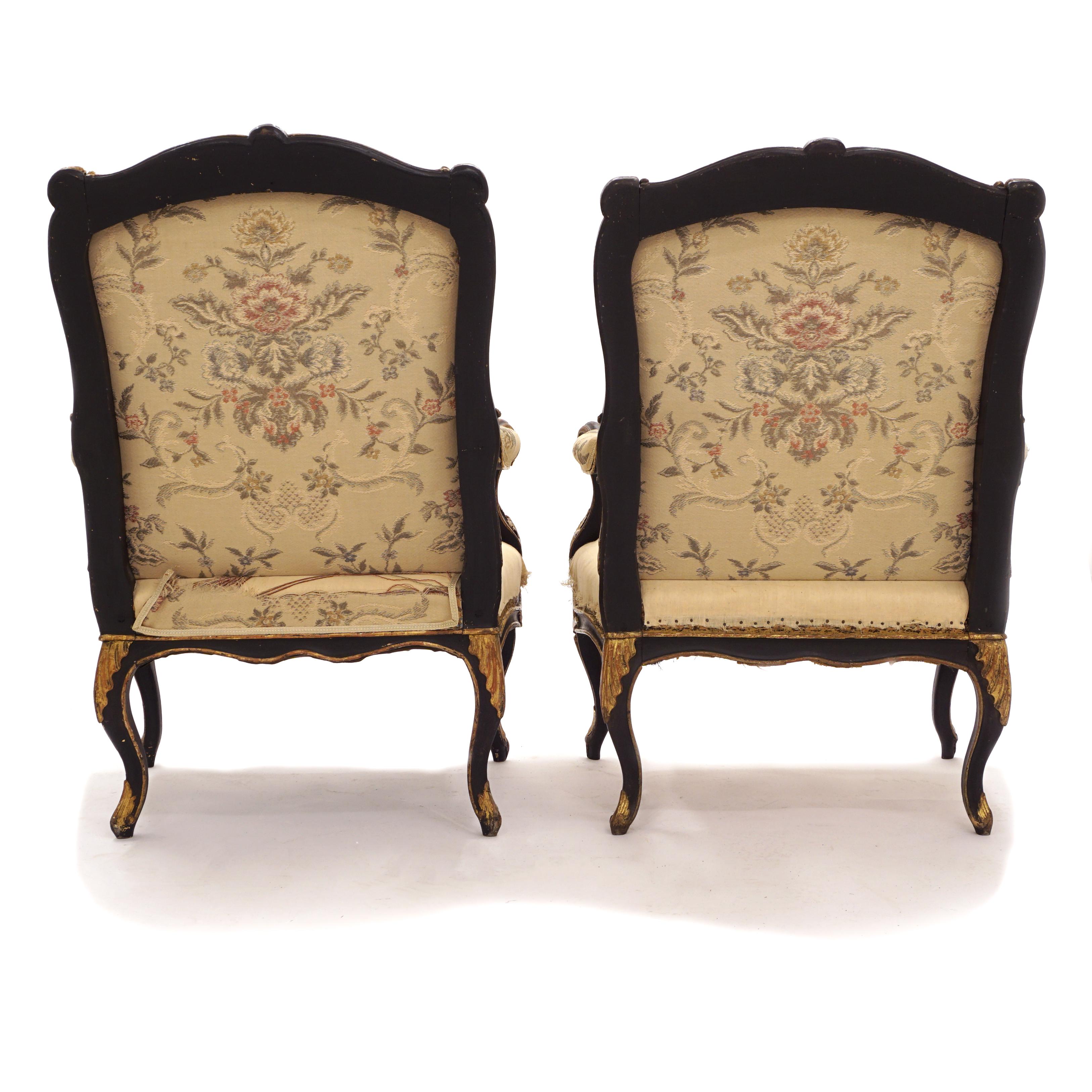 Impressive Pair of French Mid 18th Century Black and Gilt Rococo Armchairs In Good Condition For Sale In Aabenraa, DK